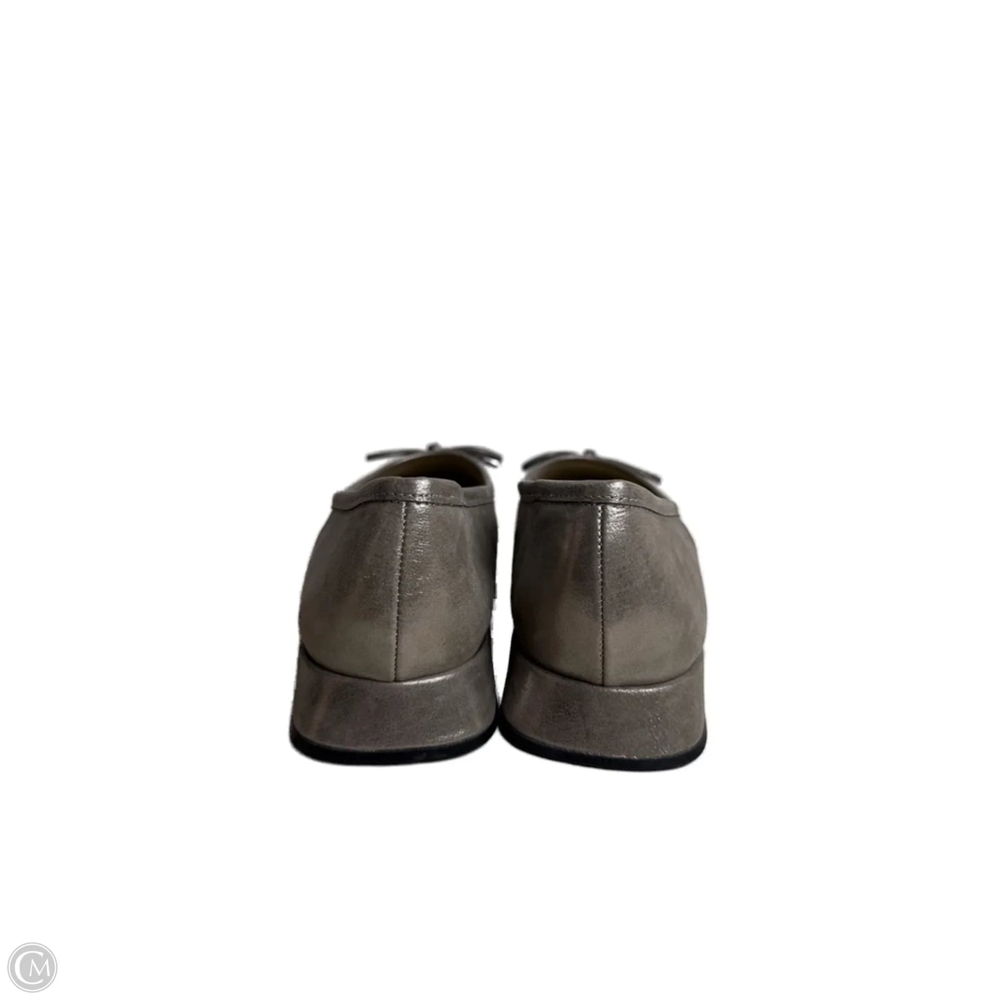 Shoes Flats By Clarks In Silver, Size: 10