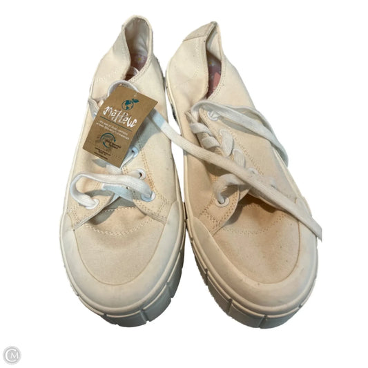 Shoes Sneakers By Clothes Mentor In Cream, Size: 11