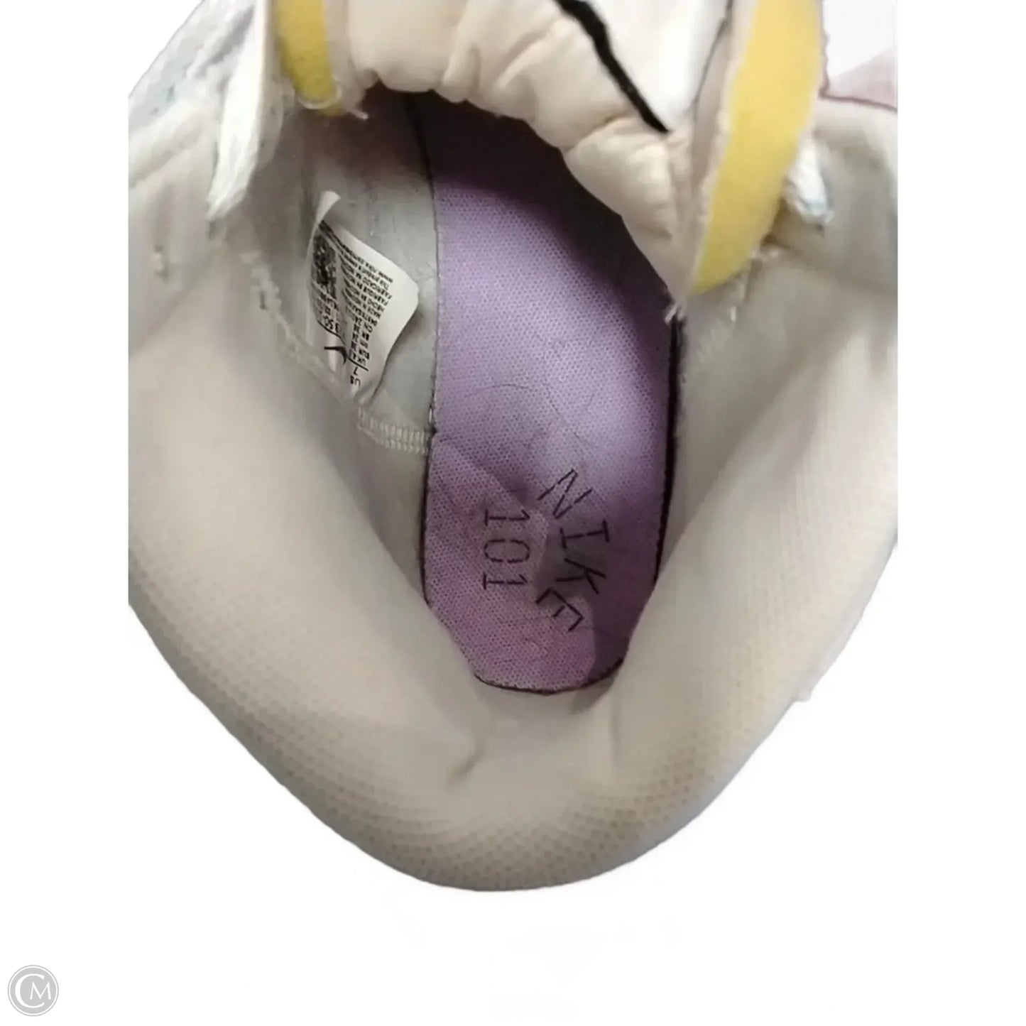 Shoes Sneakers By Nike In White, Size: 7