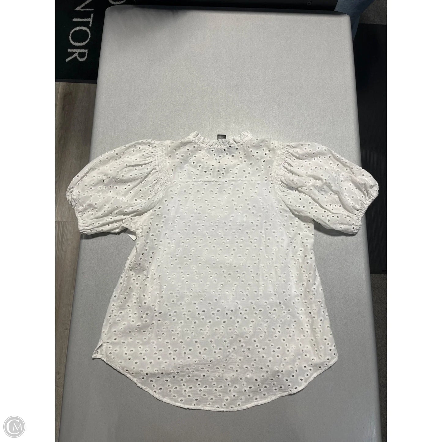 Top Short Sleeve By Simply Vera In White, Size: M