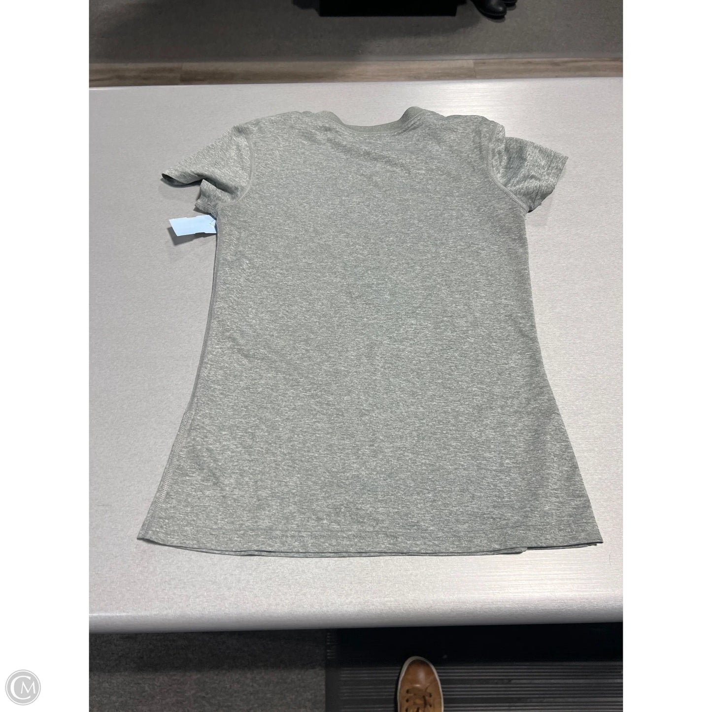 Athletic Top Short Sleeve By Nike In Grey, Size: Xs