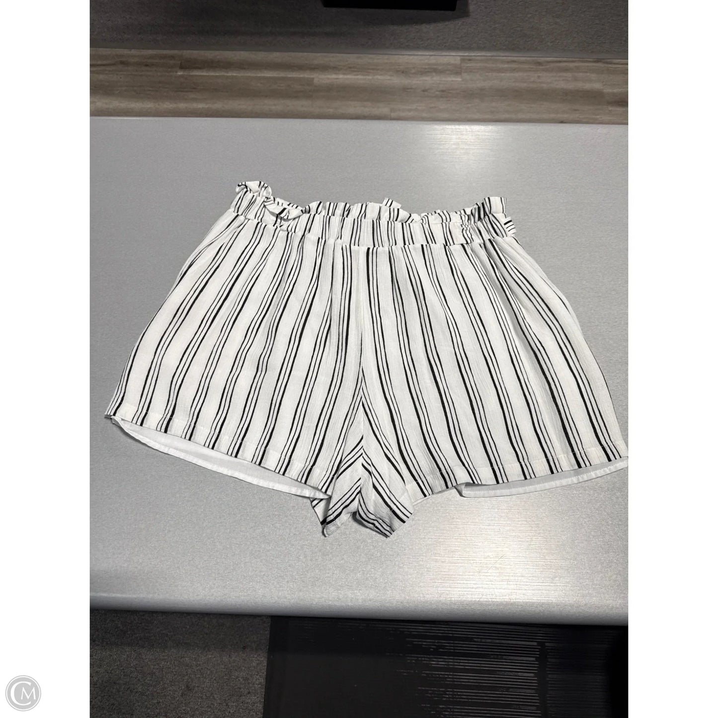Shorts By Jennifer Lopez In Black & White, Size: L