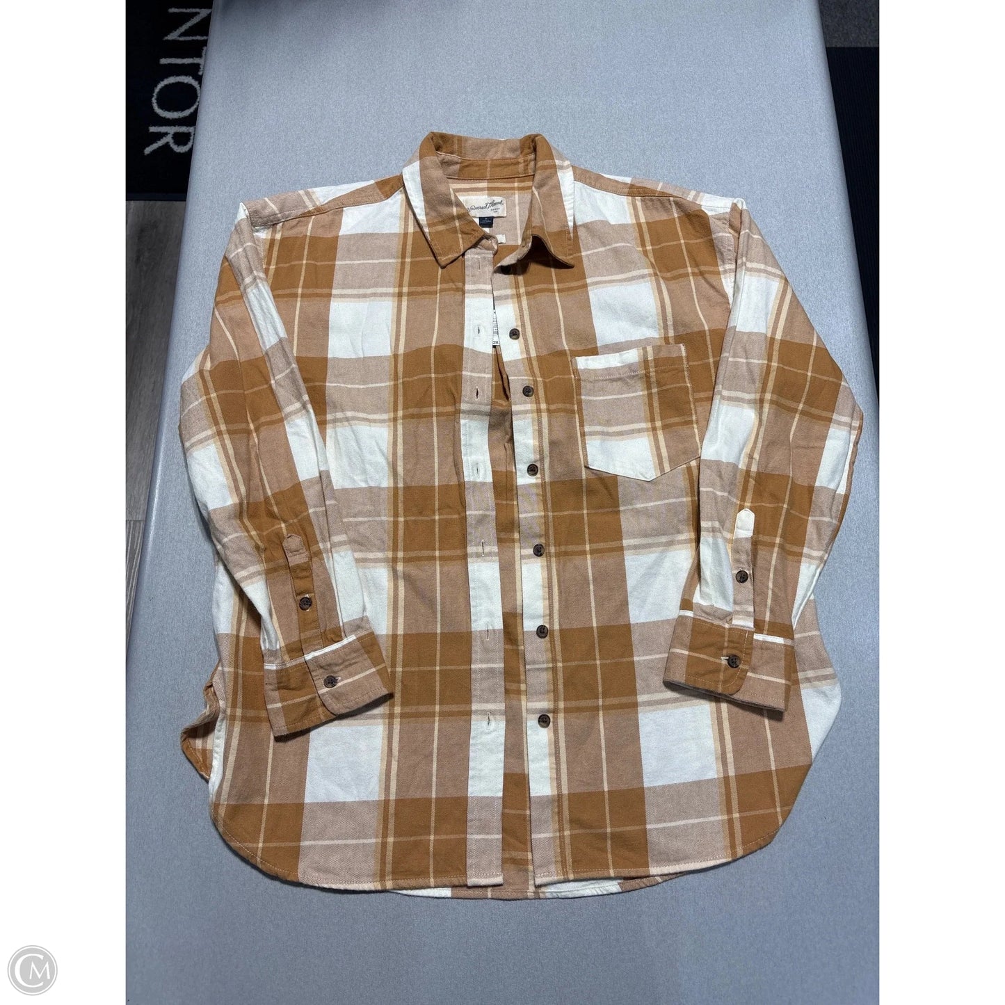 Top Long Sleeve By Universal Thread In Plaid Pattern, Size: M