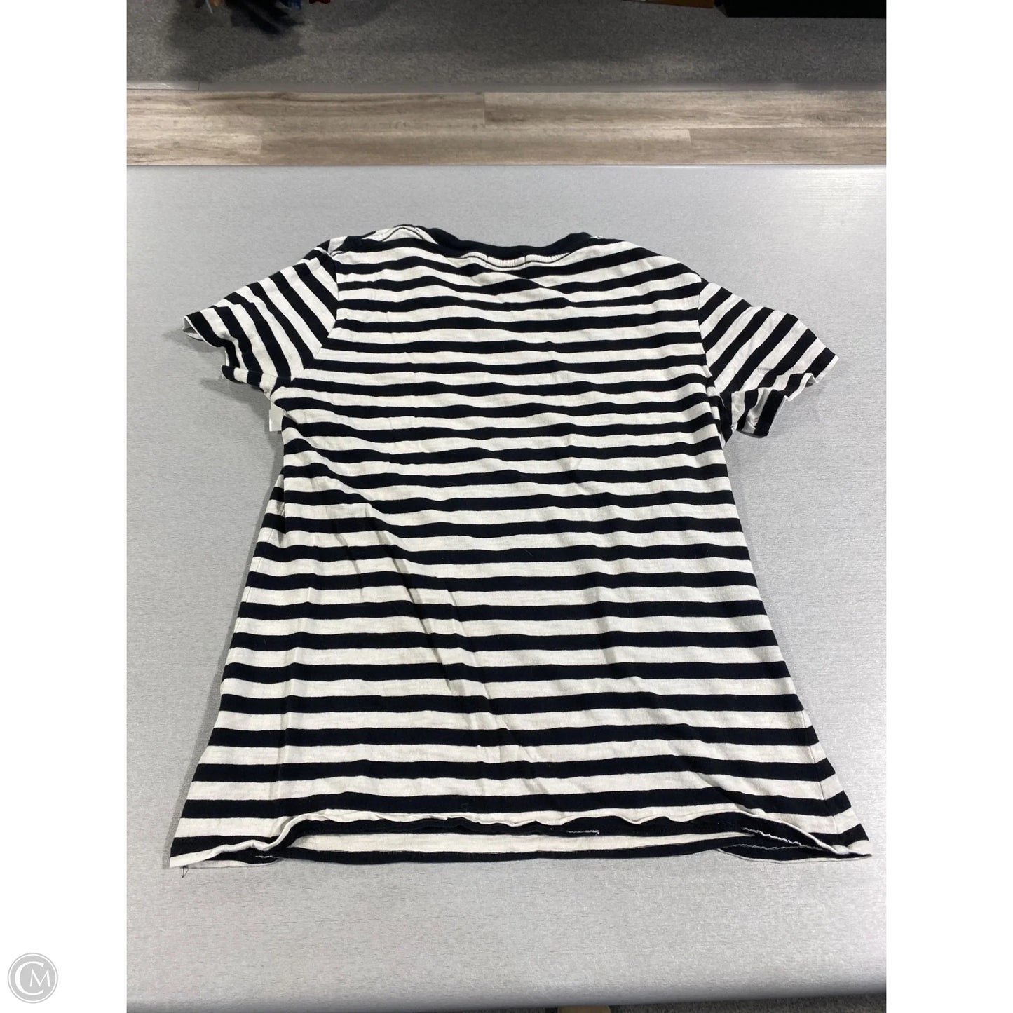 Top Short Sleeve By Evereve In Striped Pattern, Size: S
