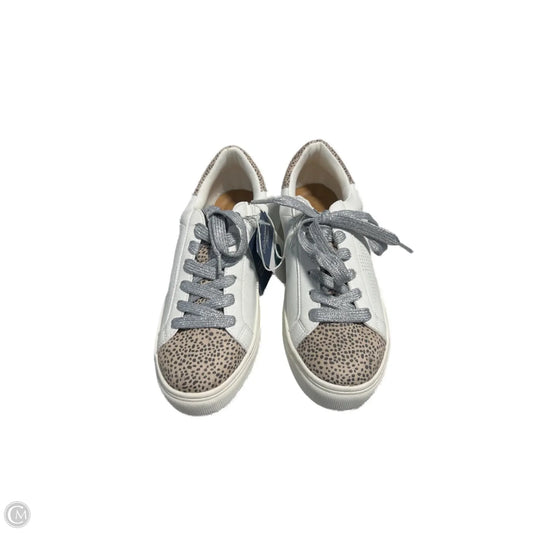 Shoes Sneakers By Universal Thread In White, Size: 9