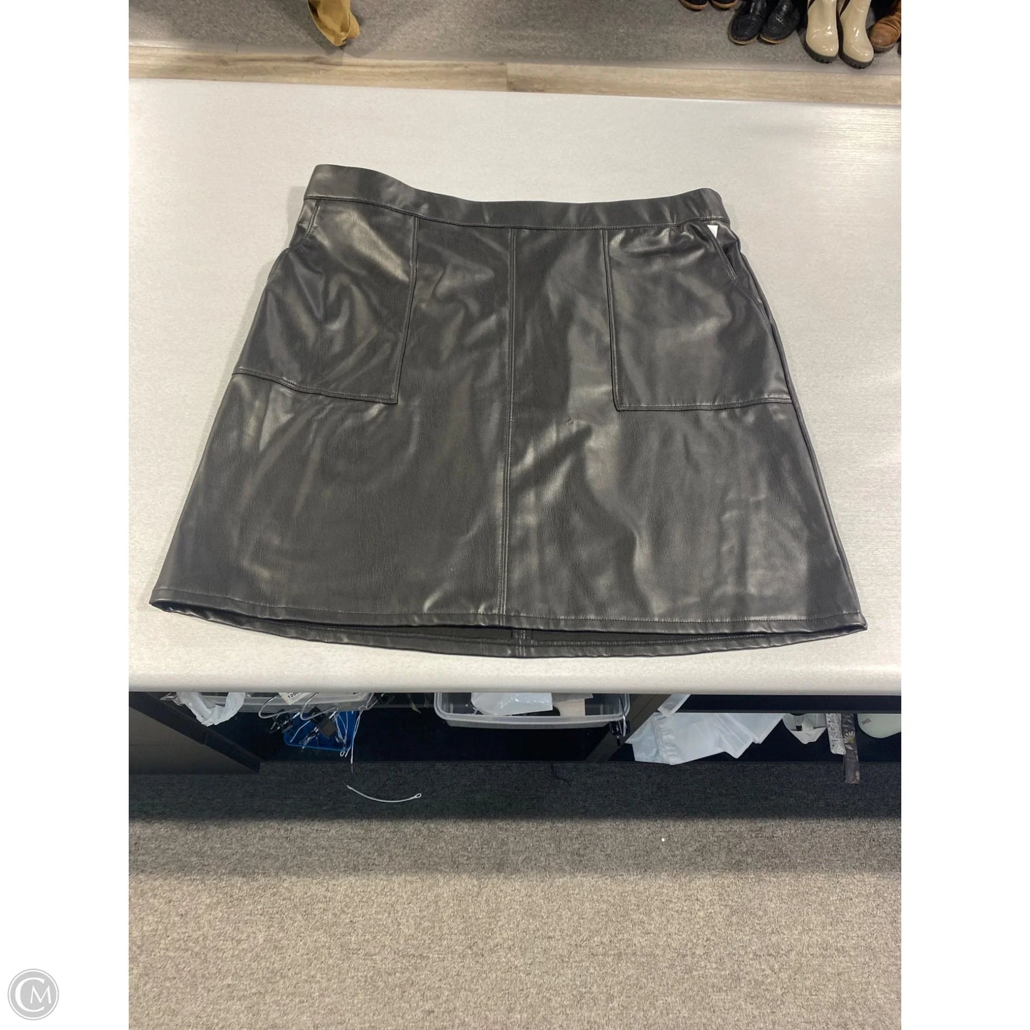 Skirt Mini & Short By Maurices In Black, Size: 14