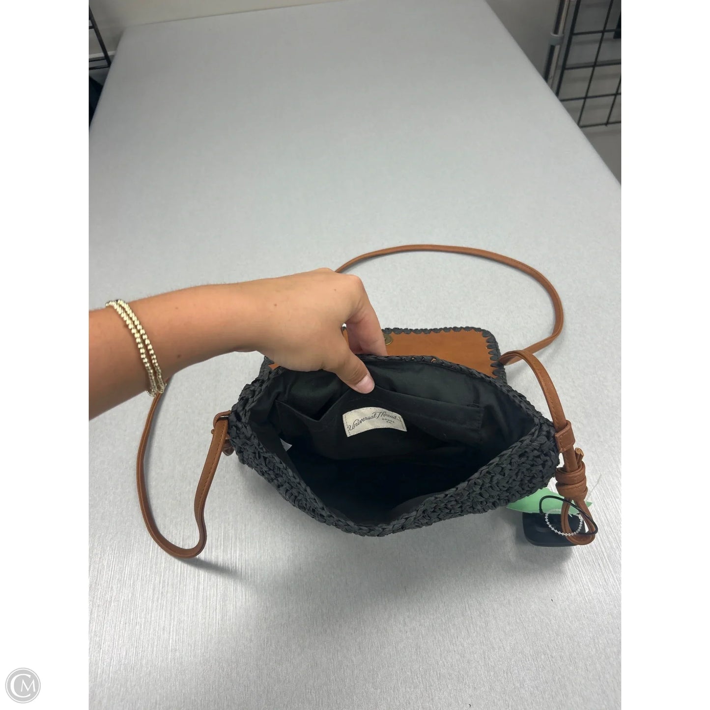 Crossbody By Universal Thread, Size: Medium