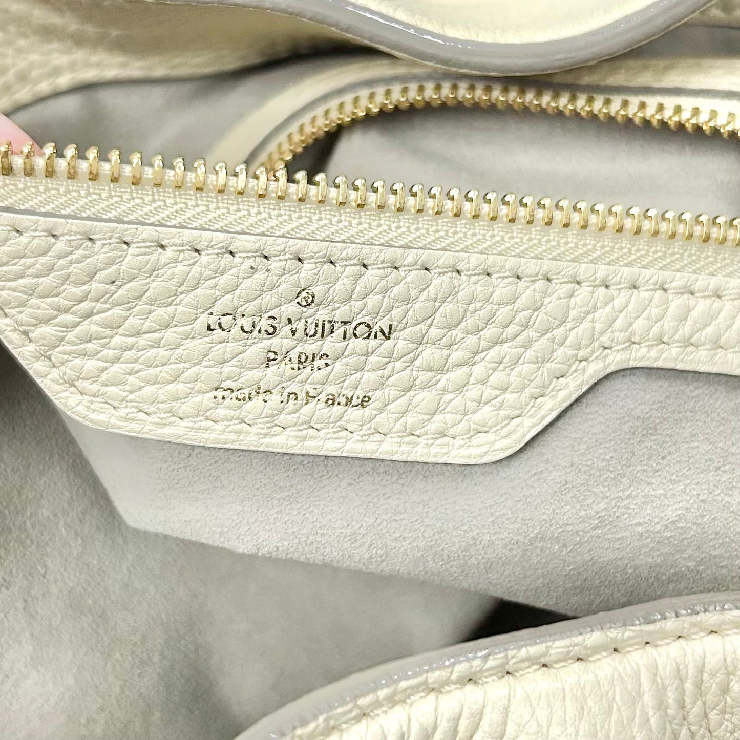Handbag Luxury Designer By Louis Vuitton, Size: Medium