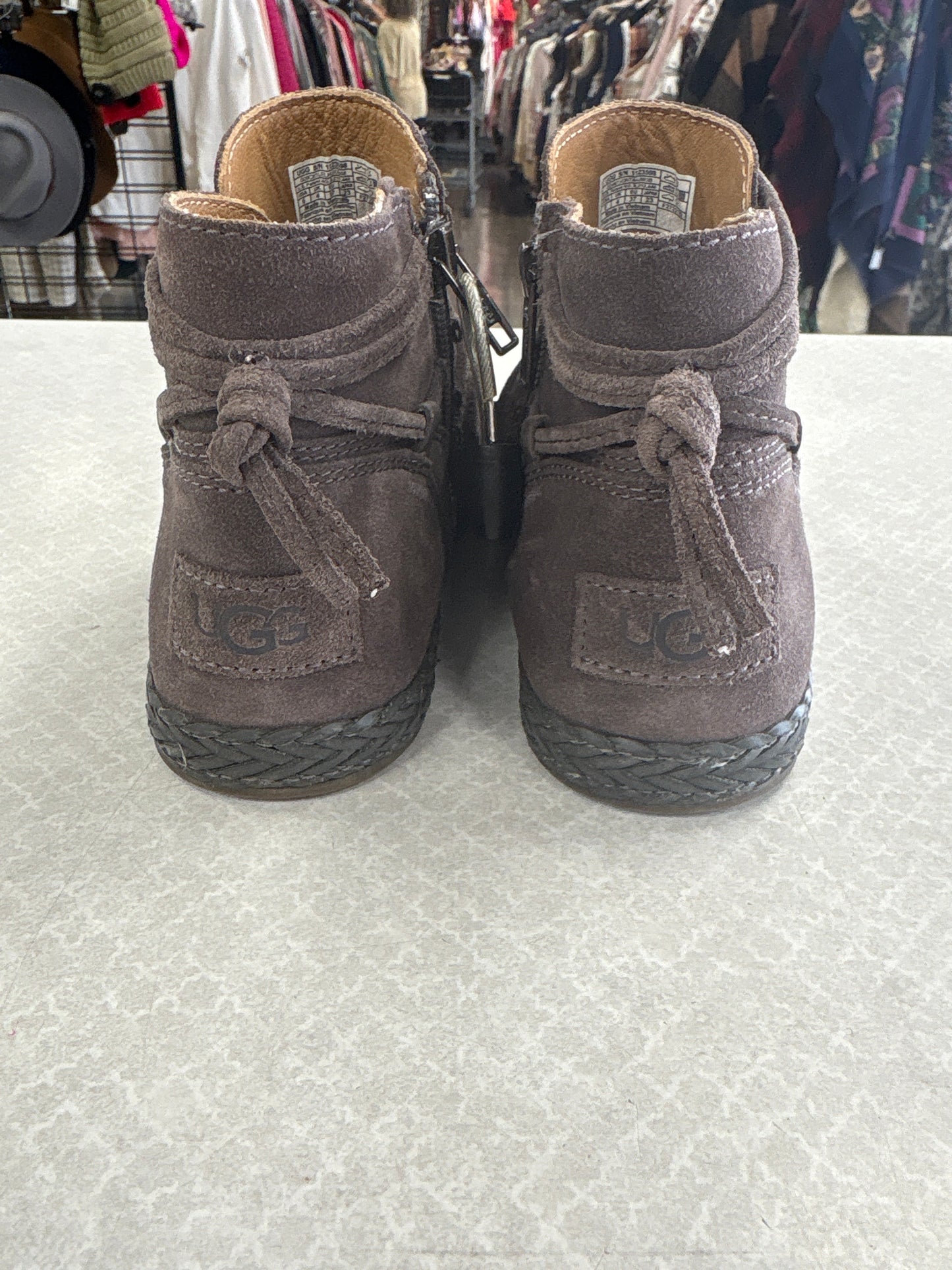 BOOTS DESIGNER by UGG In GREY, Size: 6