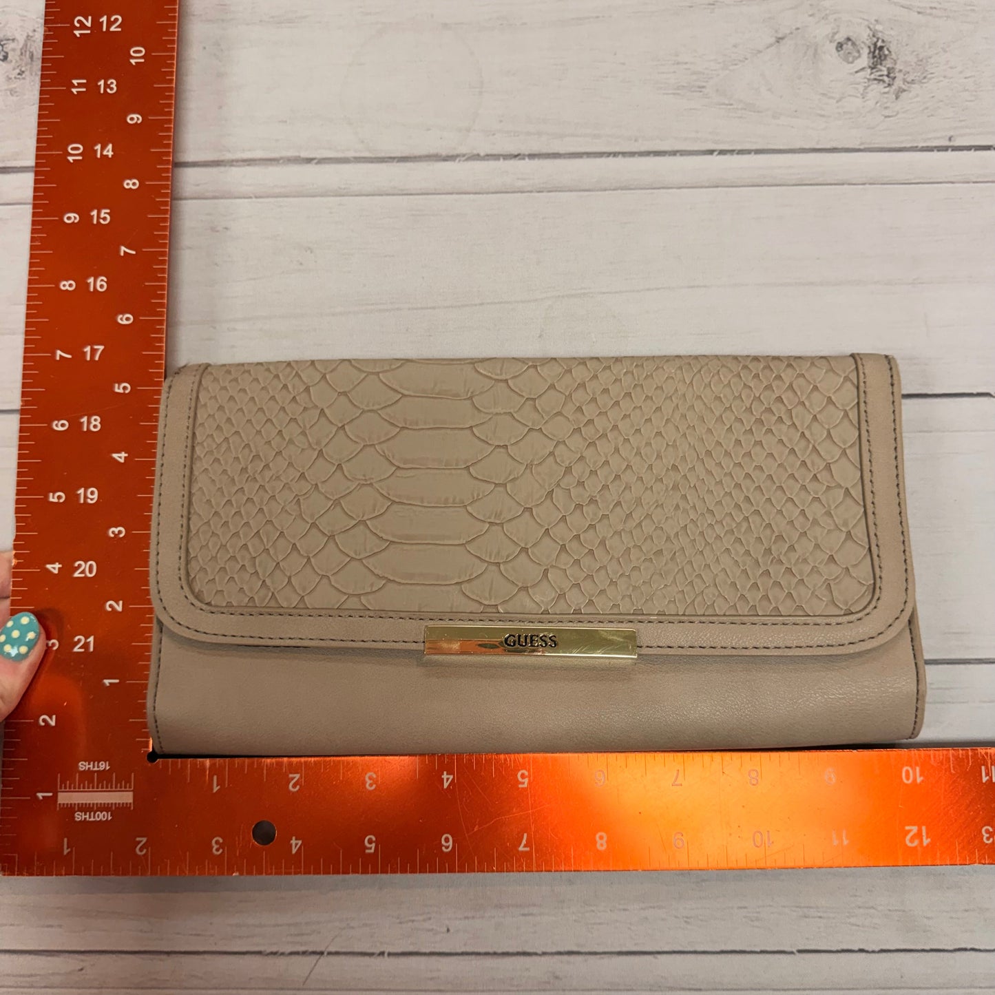 Clutch By Guess, Size: Medium