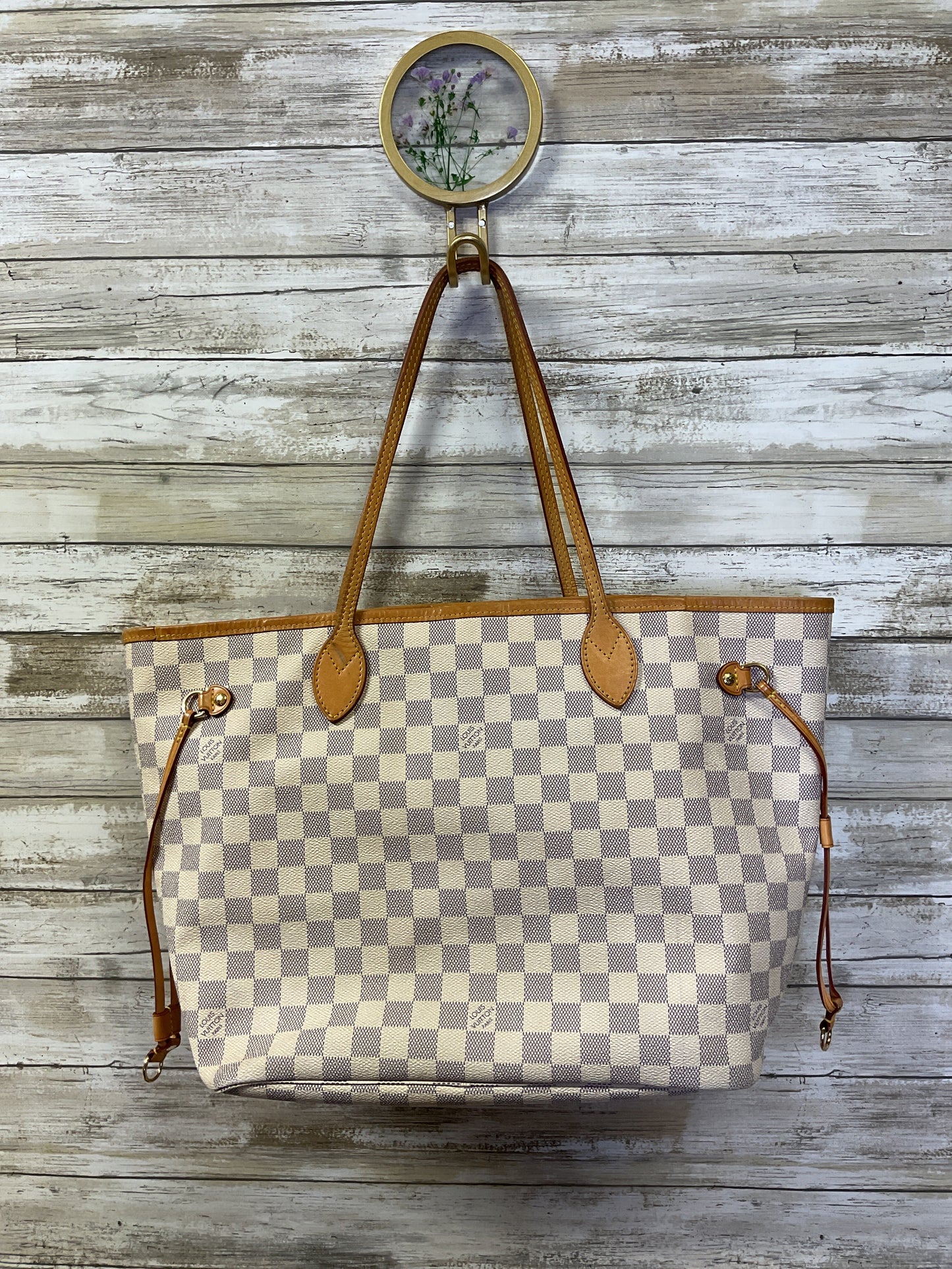Handbag Luxury Designer By Louis Vuitton In Grey & White, Size:Medium
