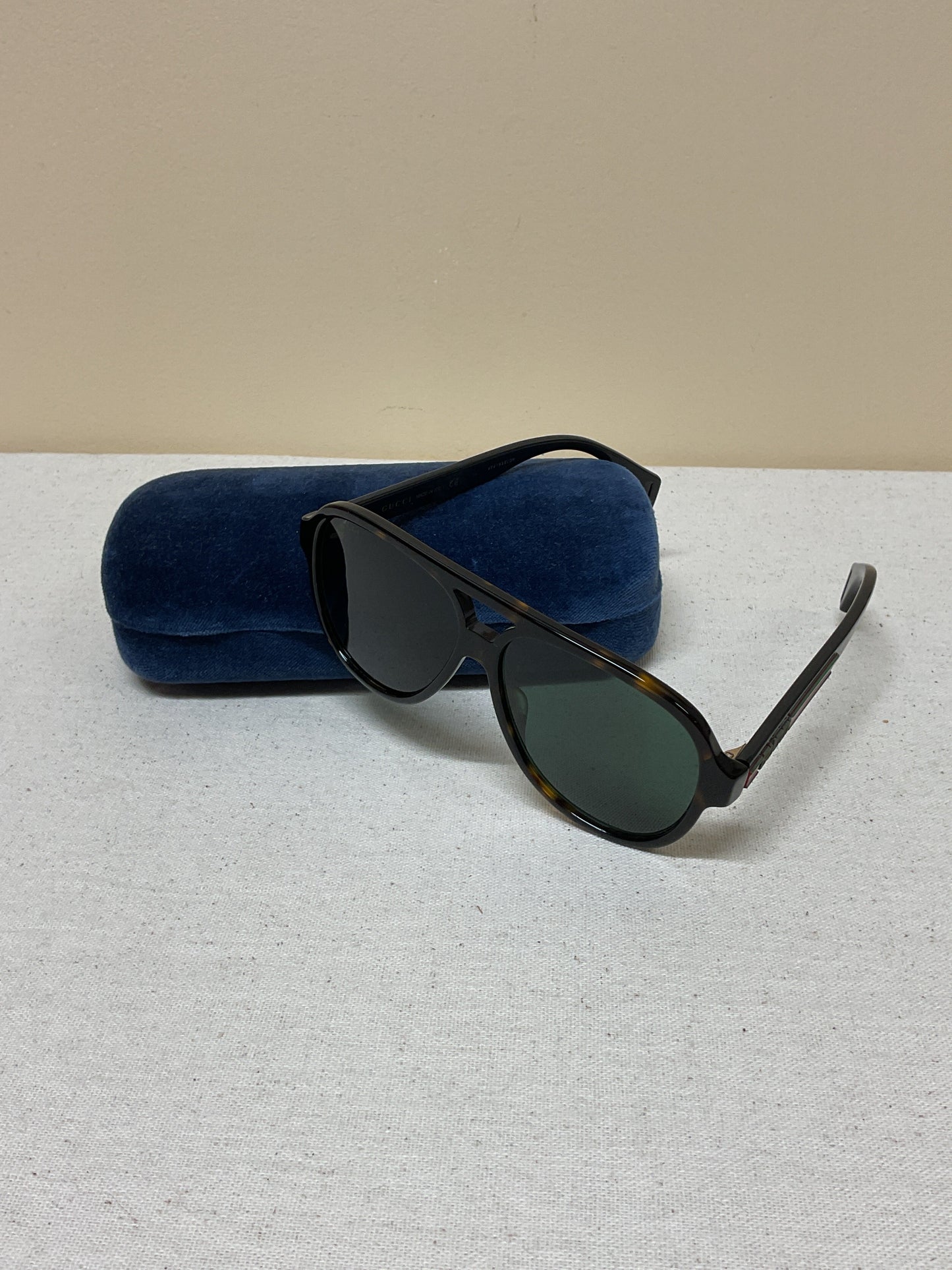 Sunglasses Luxury Designer By Gucci In Brown & Red