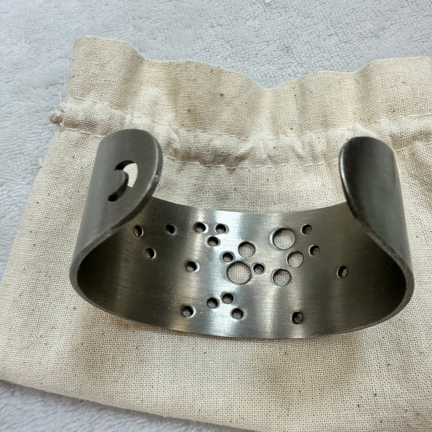 Bracelet cuff By Scout, Size: