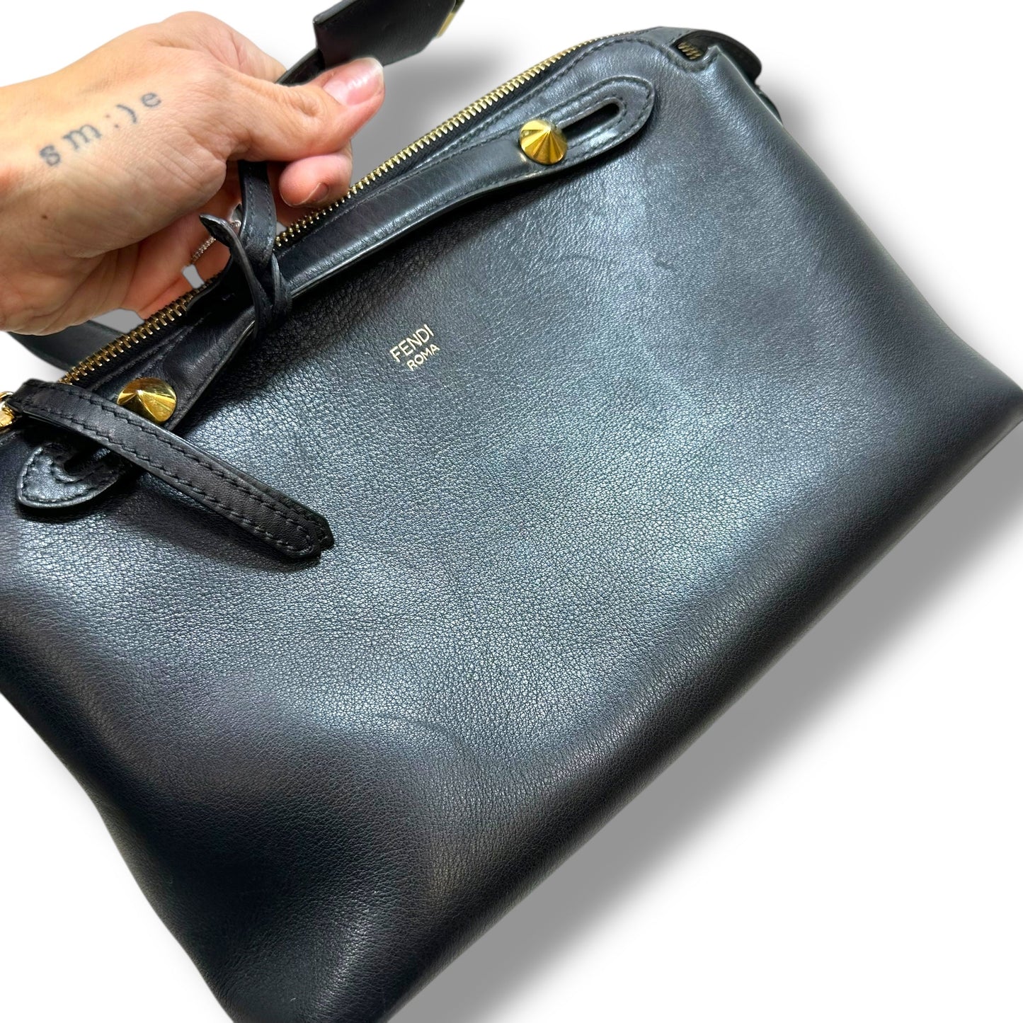 Handbag Luxury Designer By Fendi, Size: Medium