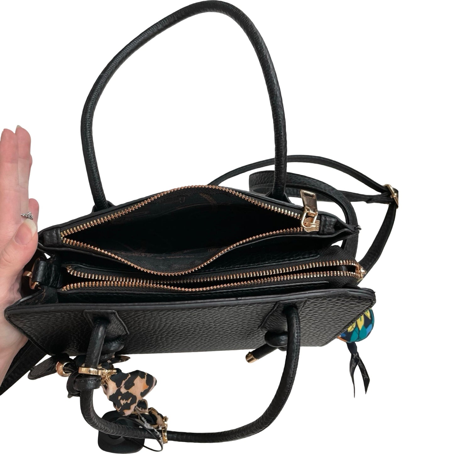 Handbag By Clothes Mentor In Black, Size:Medium