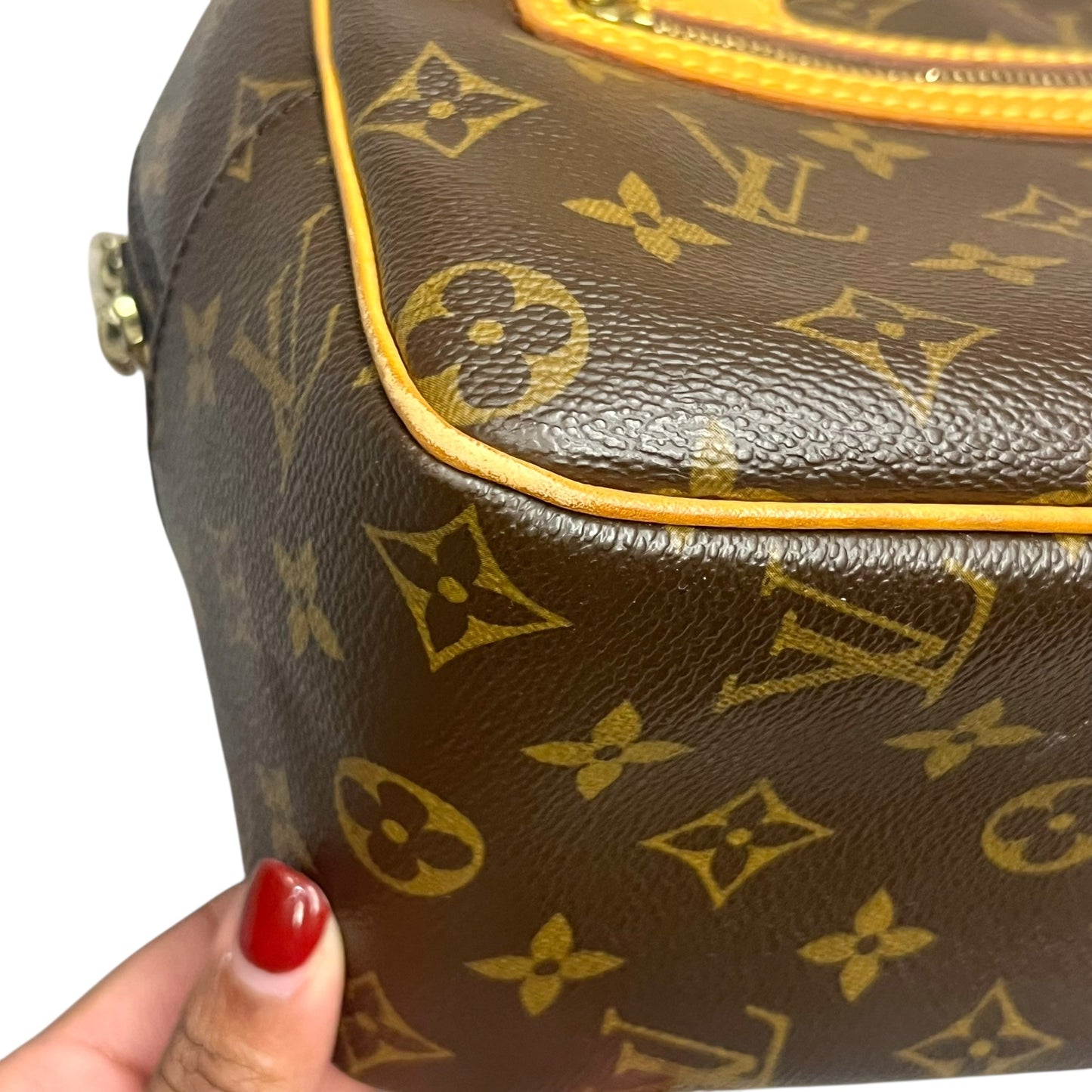 Handbag Luxury Designer By Louis Vuitton, Size: Medium