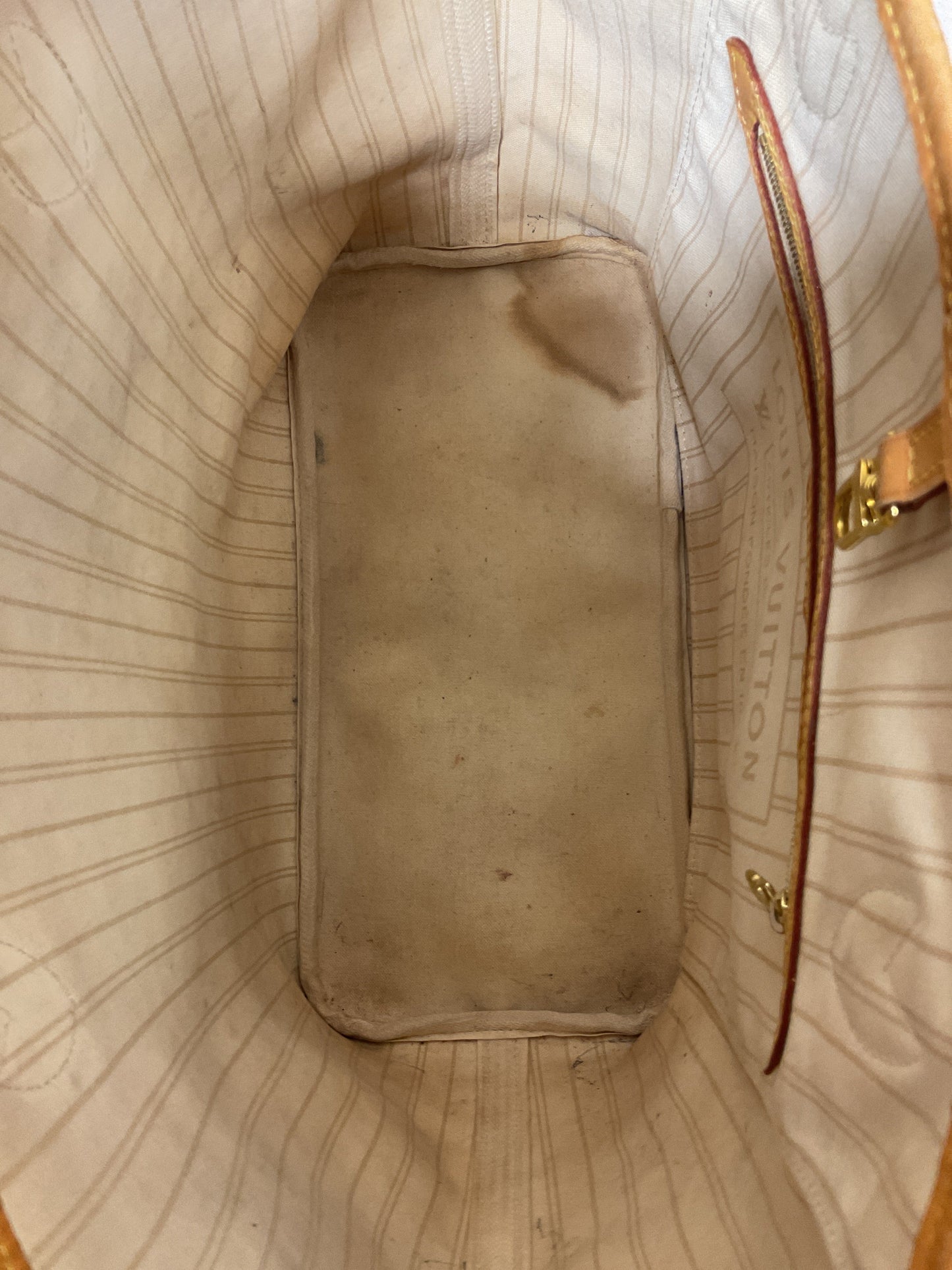 Handbag Luxury Designer By Louis Vuitton In Grey & White, Size:Medium
