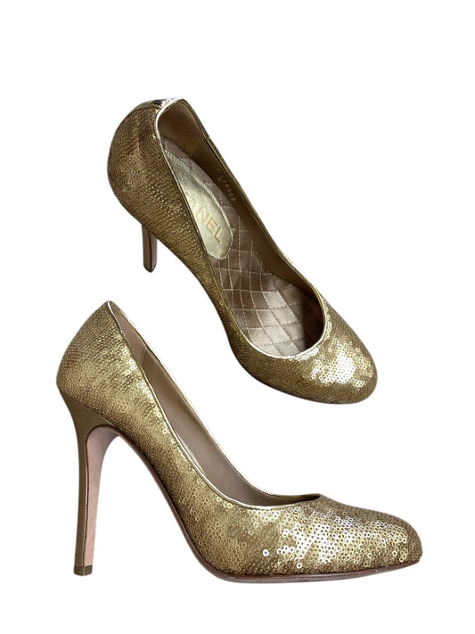 Shoes Luxury Designer By Chanel In Gold