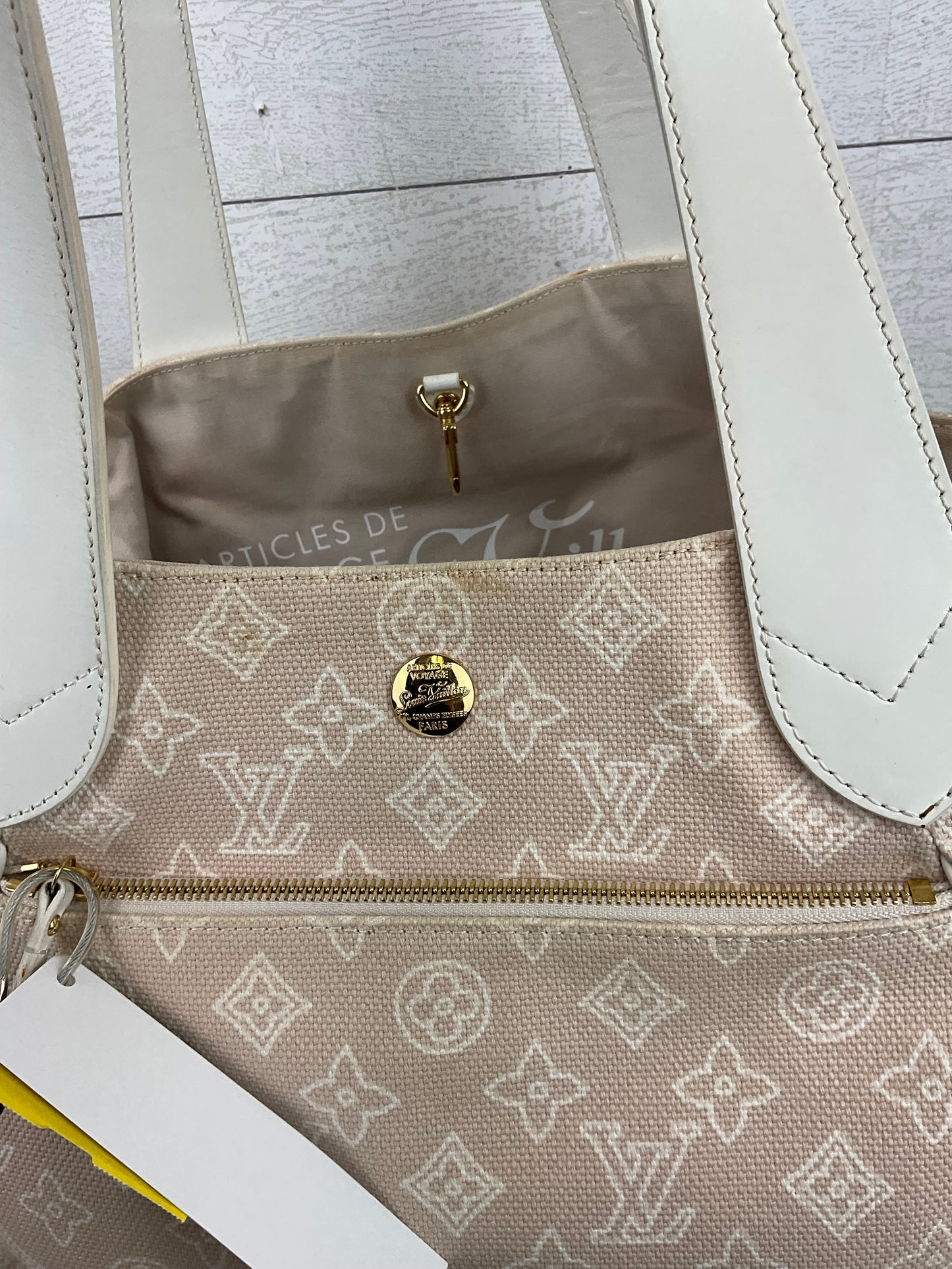 Handbag Luxury Designer By Louis Vuitton, Size: Large