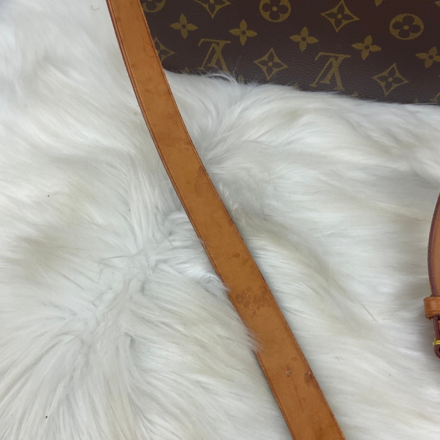 Crossbody Luxury Designer By Louis Vuitton, Size: Medium