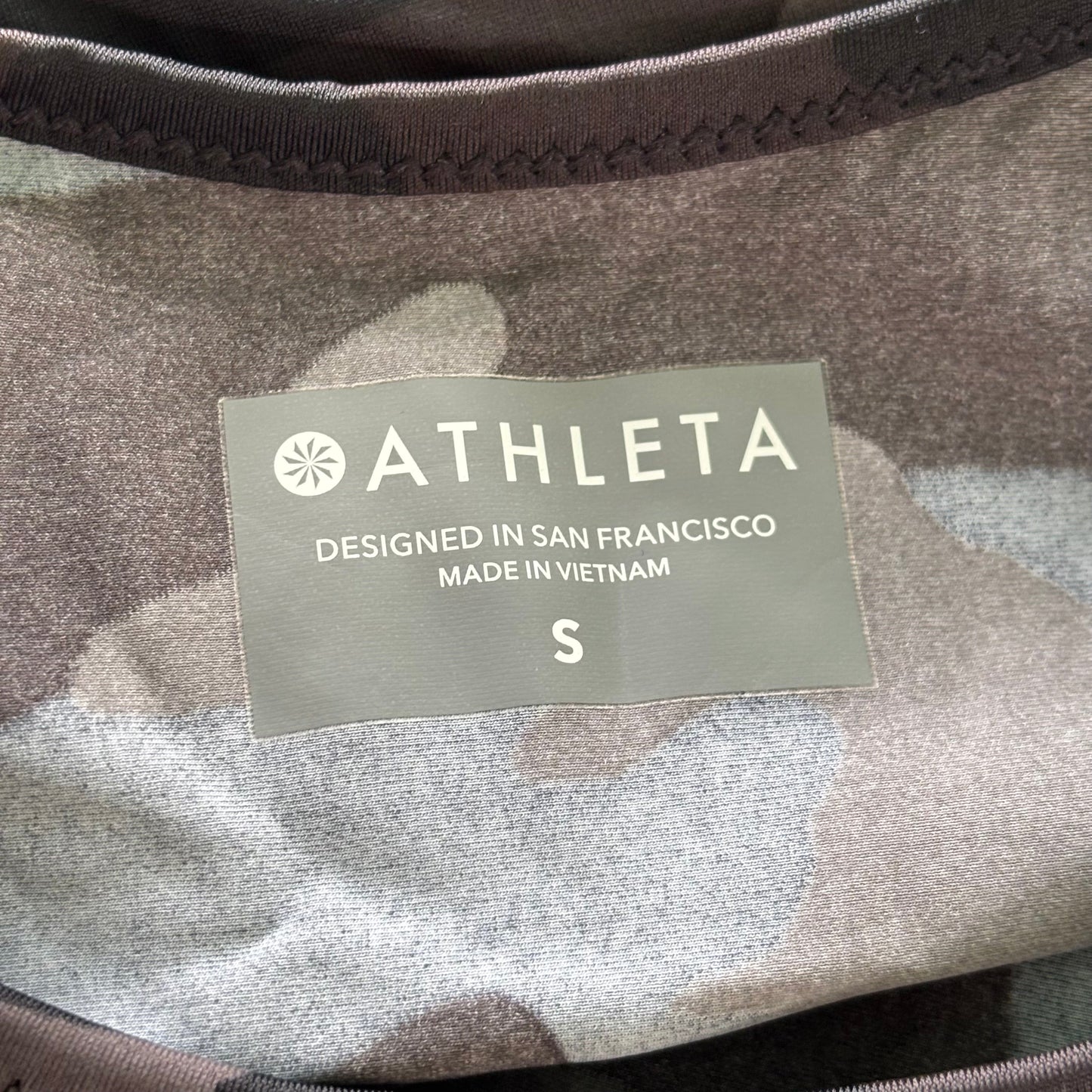 Athletic Top Long Sleeve Crewneck By Athleta In Camouflage Print, Size: S