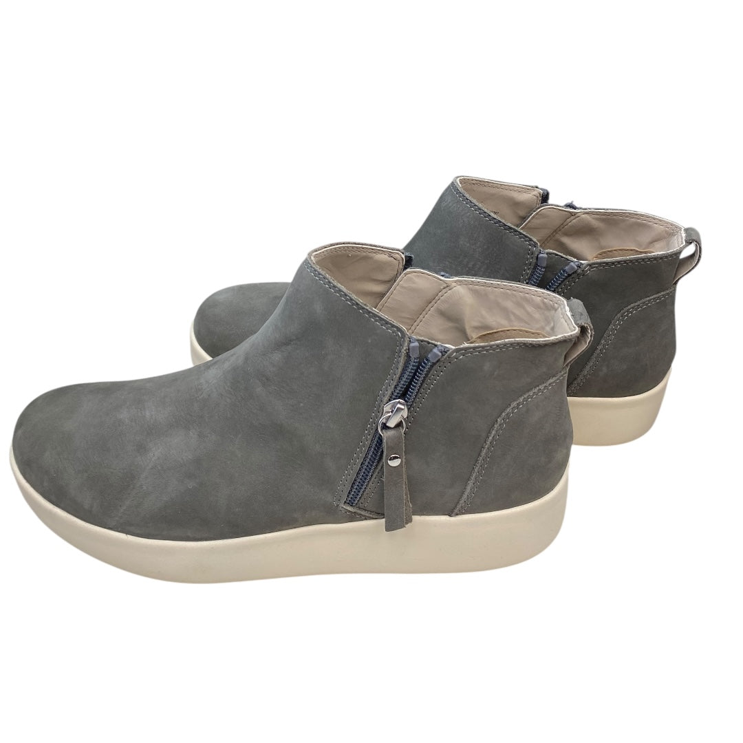 Shoes Sneakers By Otbt In Grey & White, Size:9.5