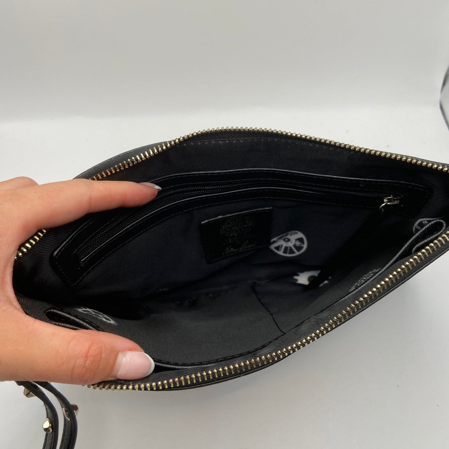 Clutch By Clothes Mentor, Size: Large