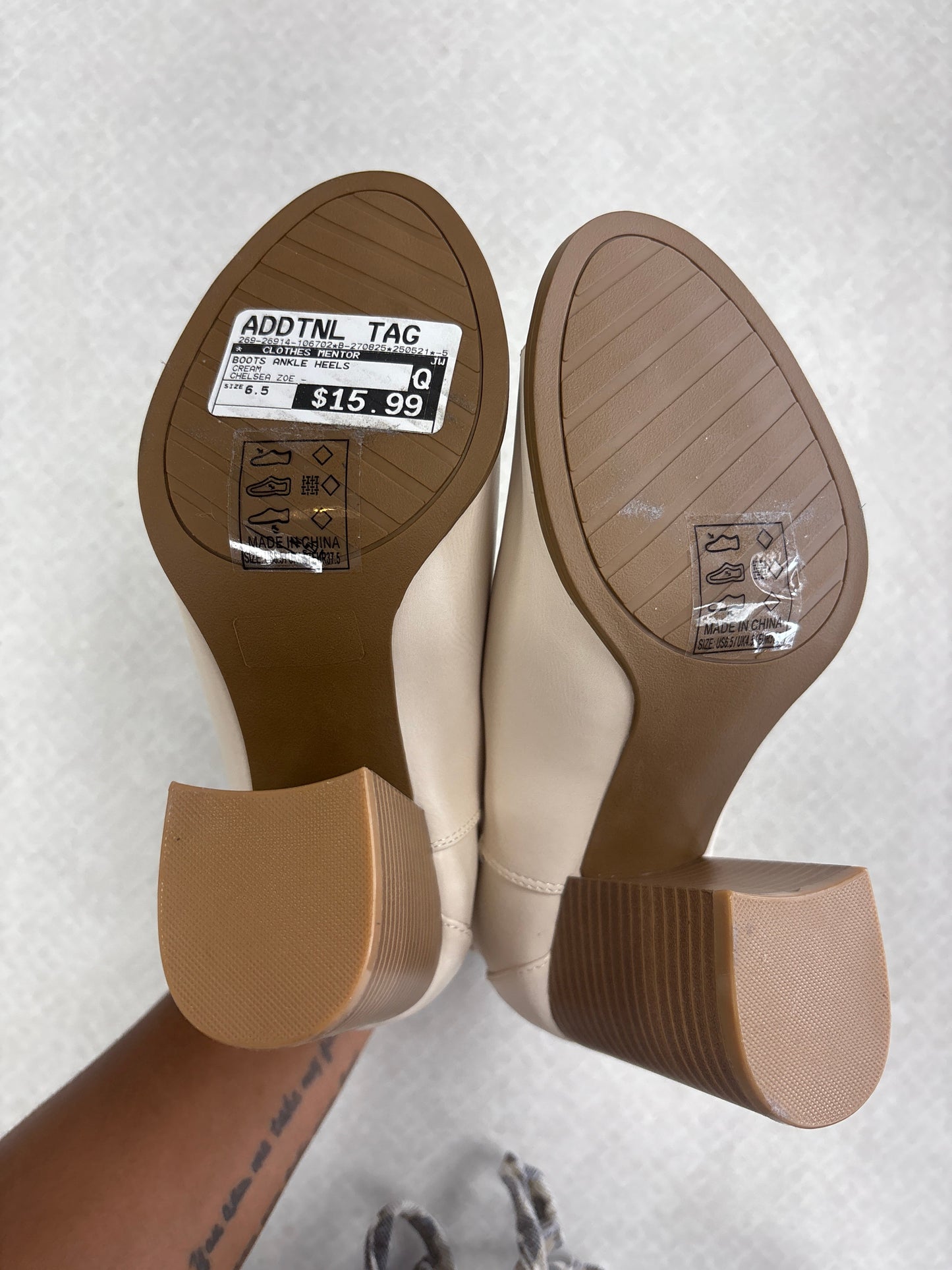 BOOTS ANKLE HEELS by CLOTHES MENTOR In CREAM, Size: 6.5