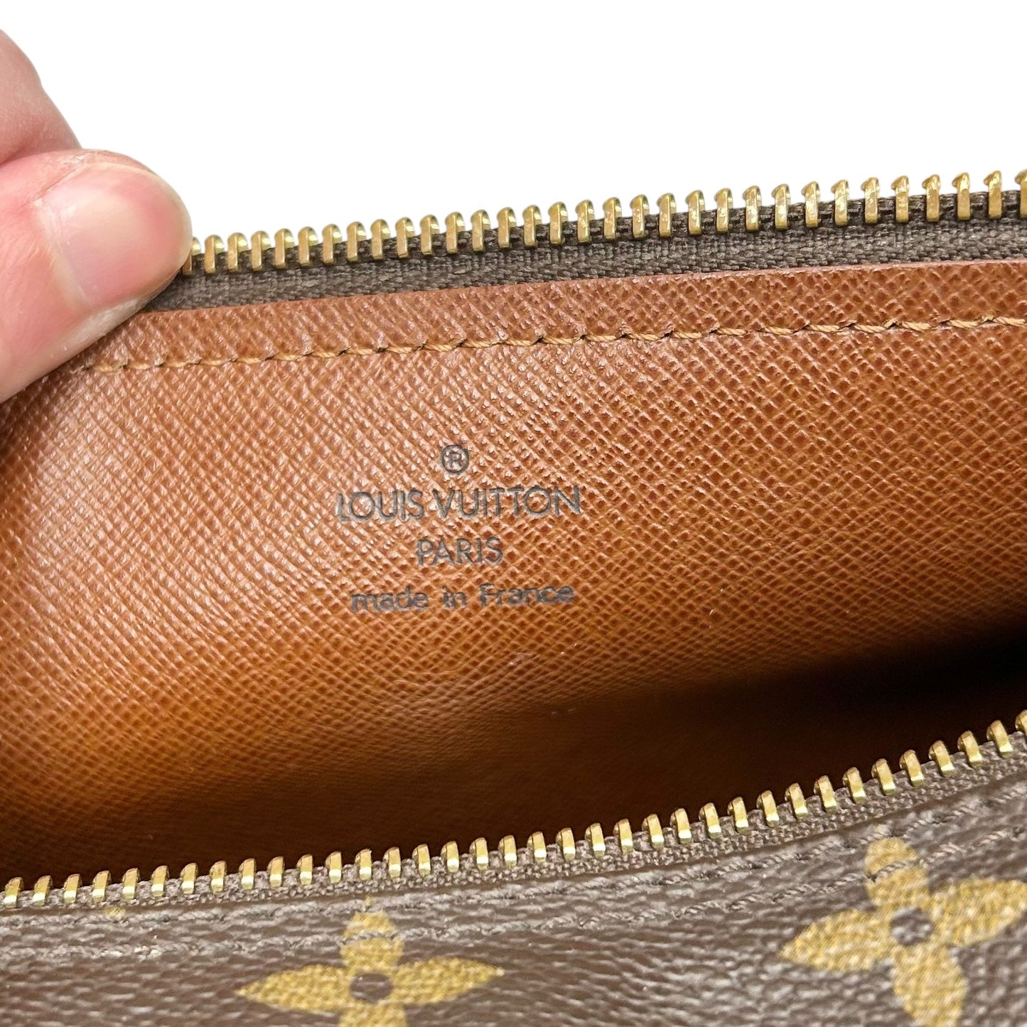 Handbag Luxury Designer By Louis Vuitton, Size: Medium