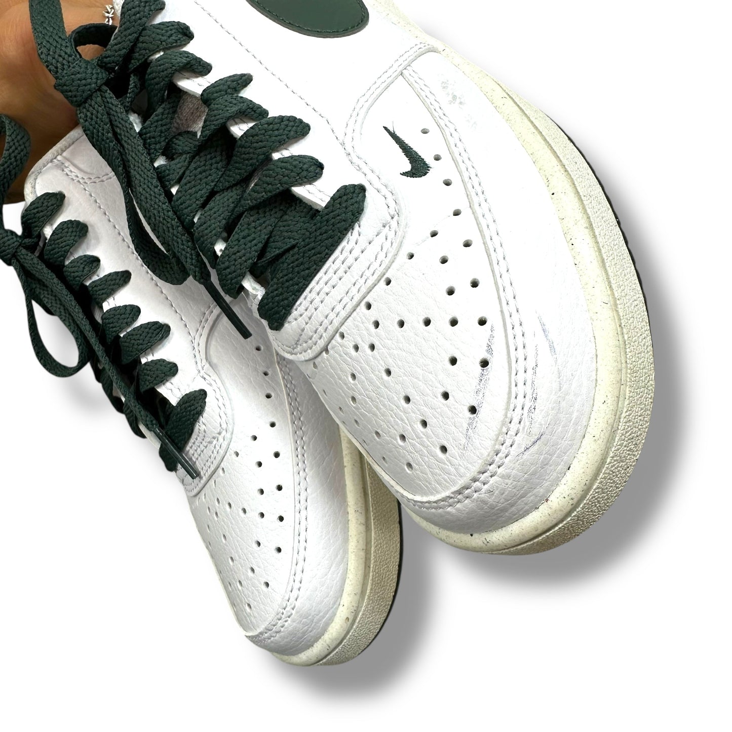 Shoes Sneakers By Nike In White, Size: 6.5