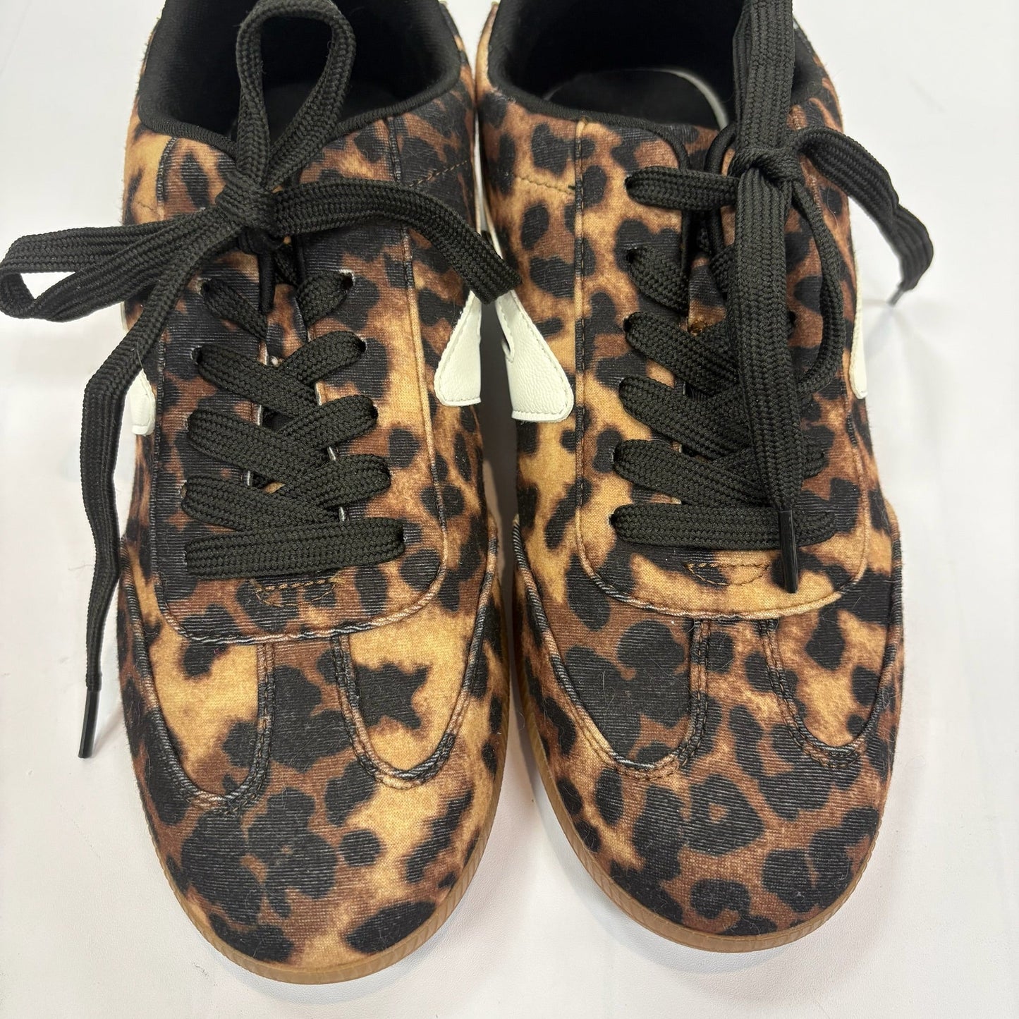 Shoes Sneakers By Dv In Animal Print, Size: 8.5