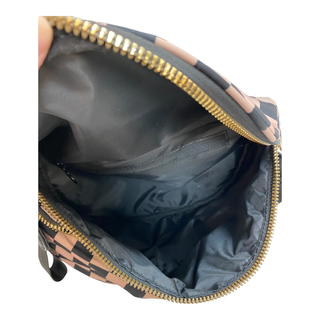 Crossbody By Clothes Mentor In Checkered Pattern, Size:Medium