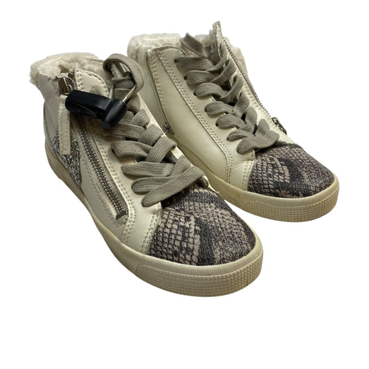 Shoes Sneakers By Dolce Vita In Grey & White, Size:6