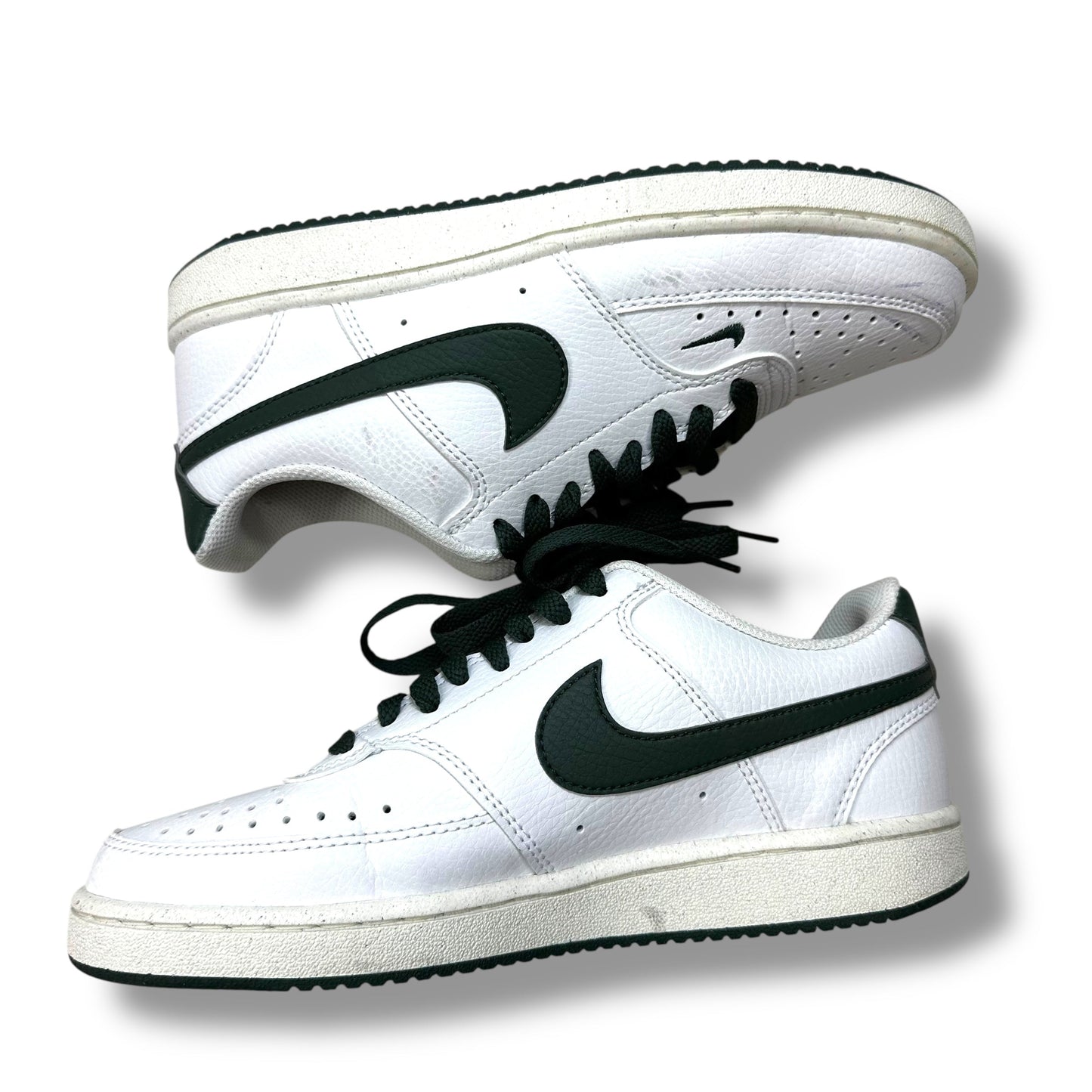 Shoes Sneakers By Nike In White, Size: 6.5