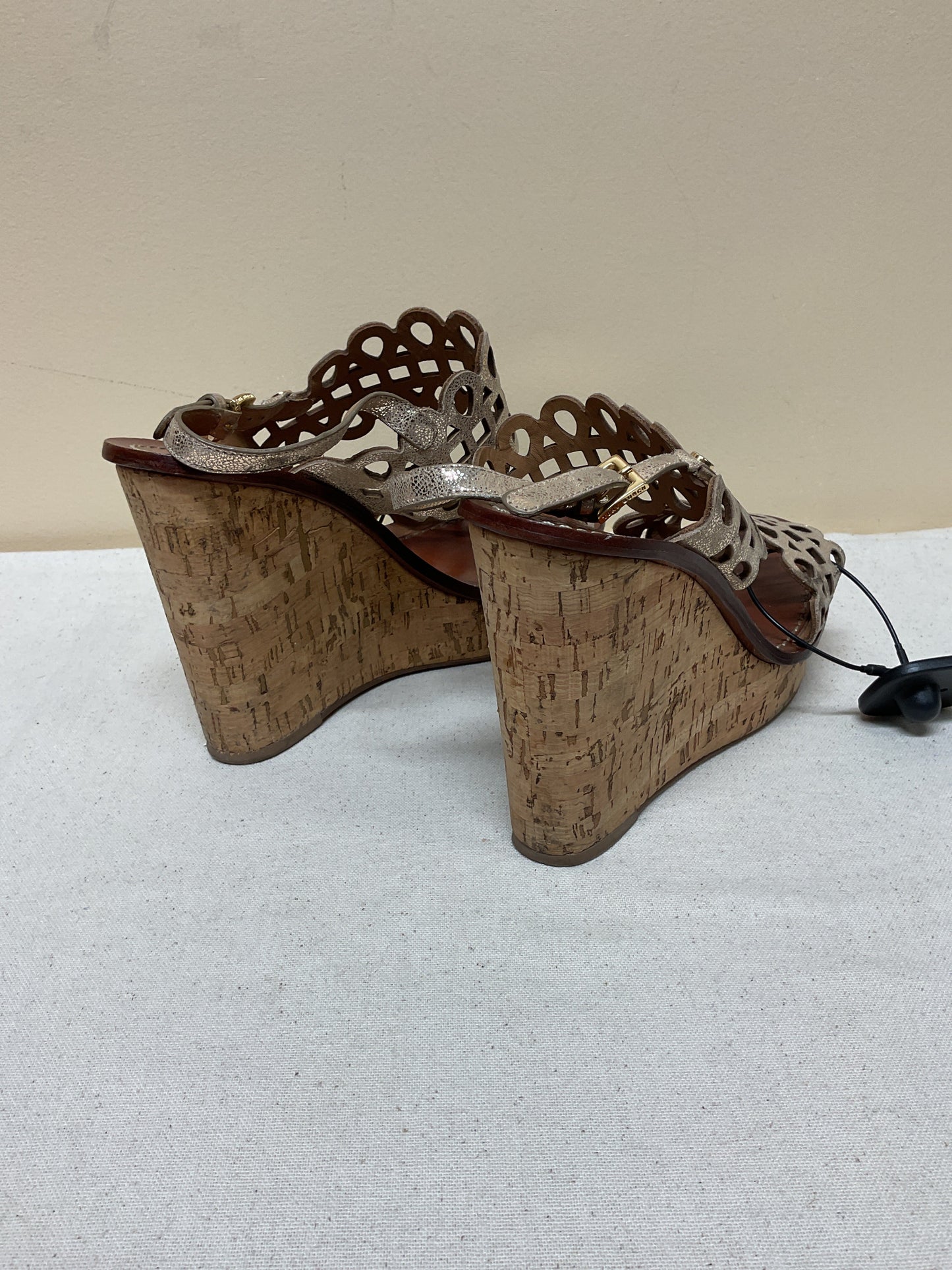 Shoes Designer By Tory Burch In Gold, Size:9