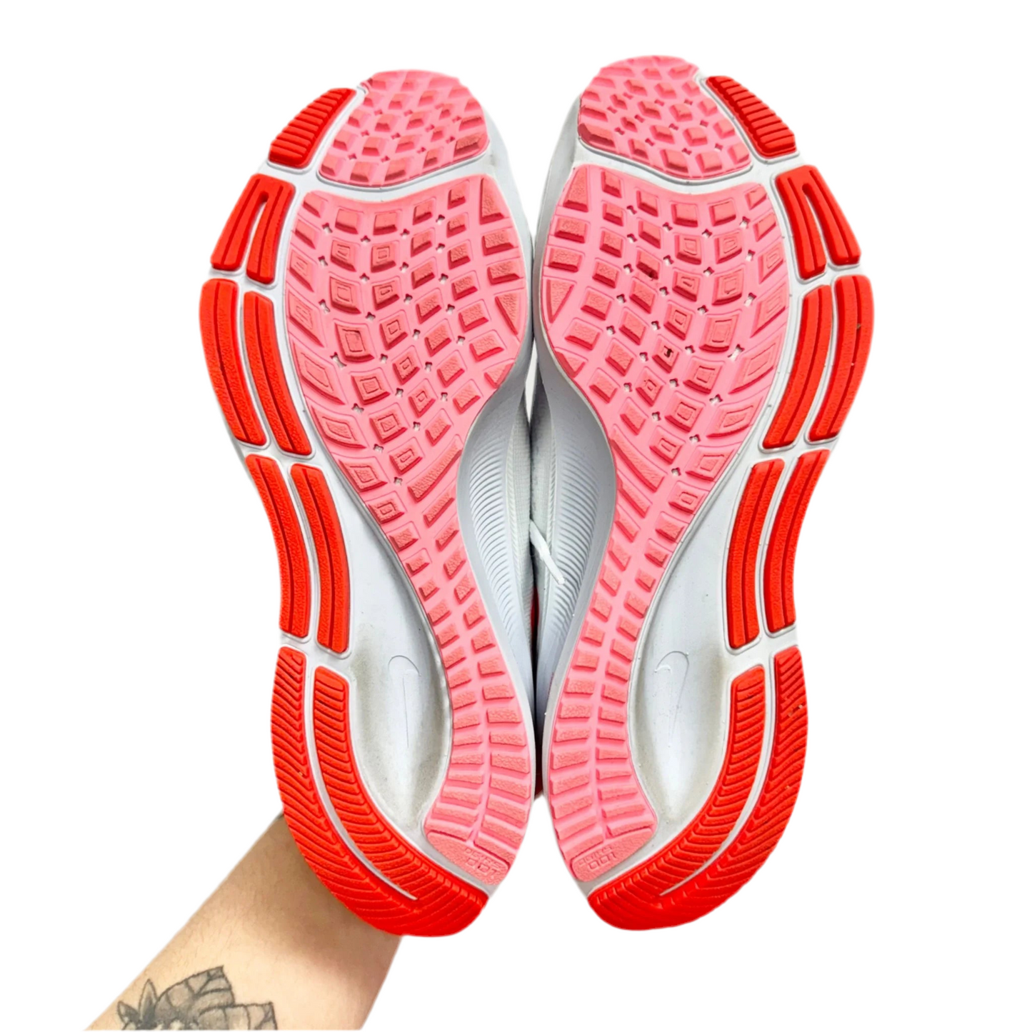 Shoes Athletic By Nike In White, Size: 5