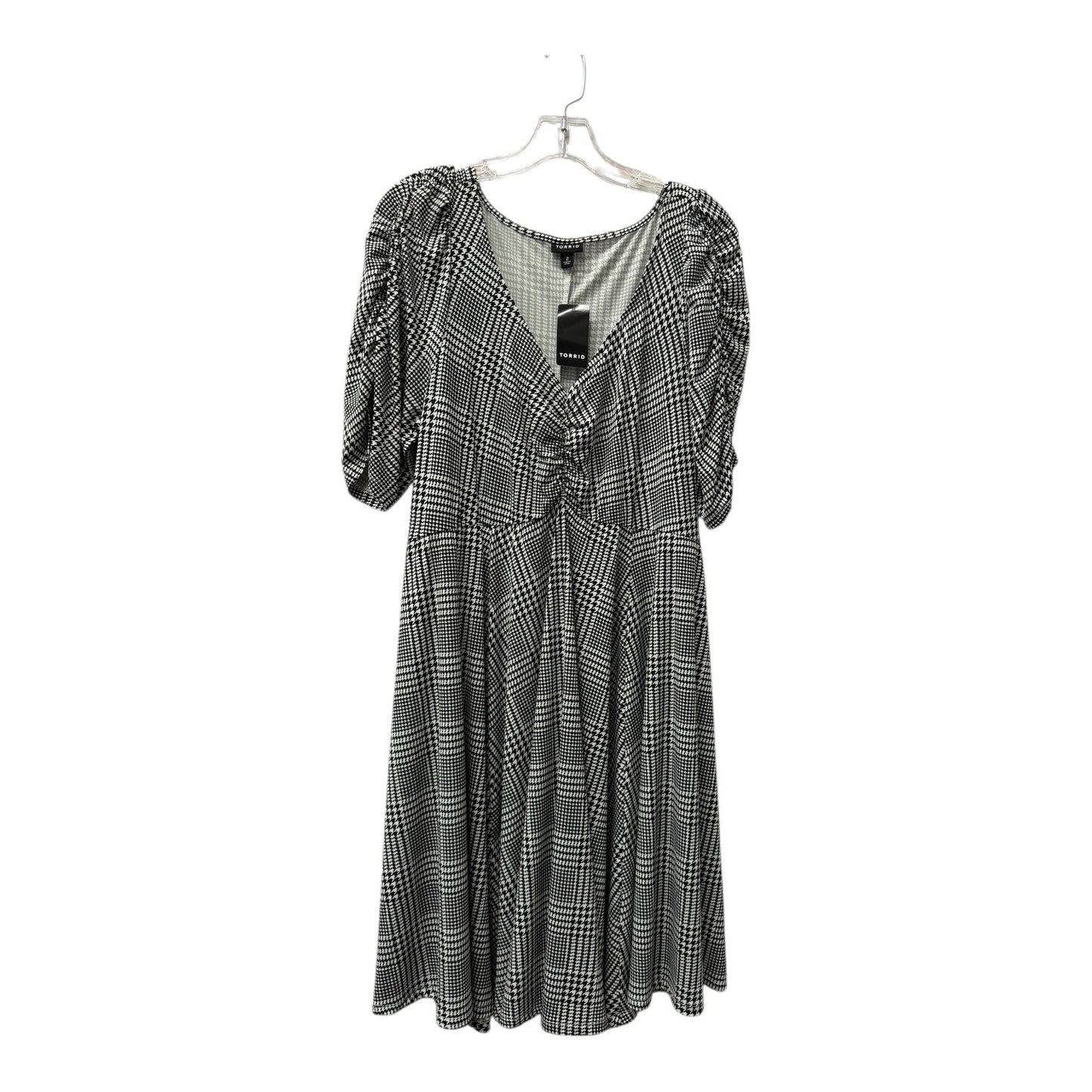 Dress Casual Short By Torrid In Black & White, Size:2X