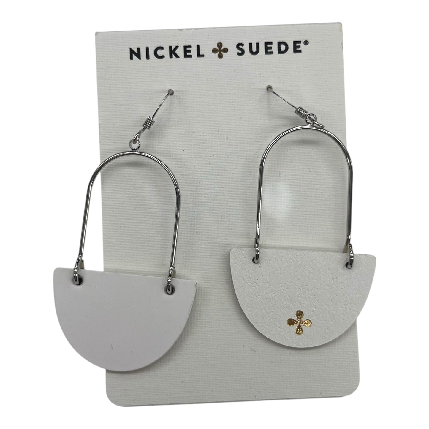 Earrings Dangle/Drop By Clothes Mentor In Silver & White