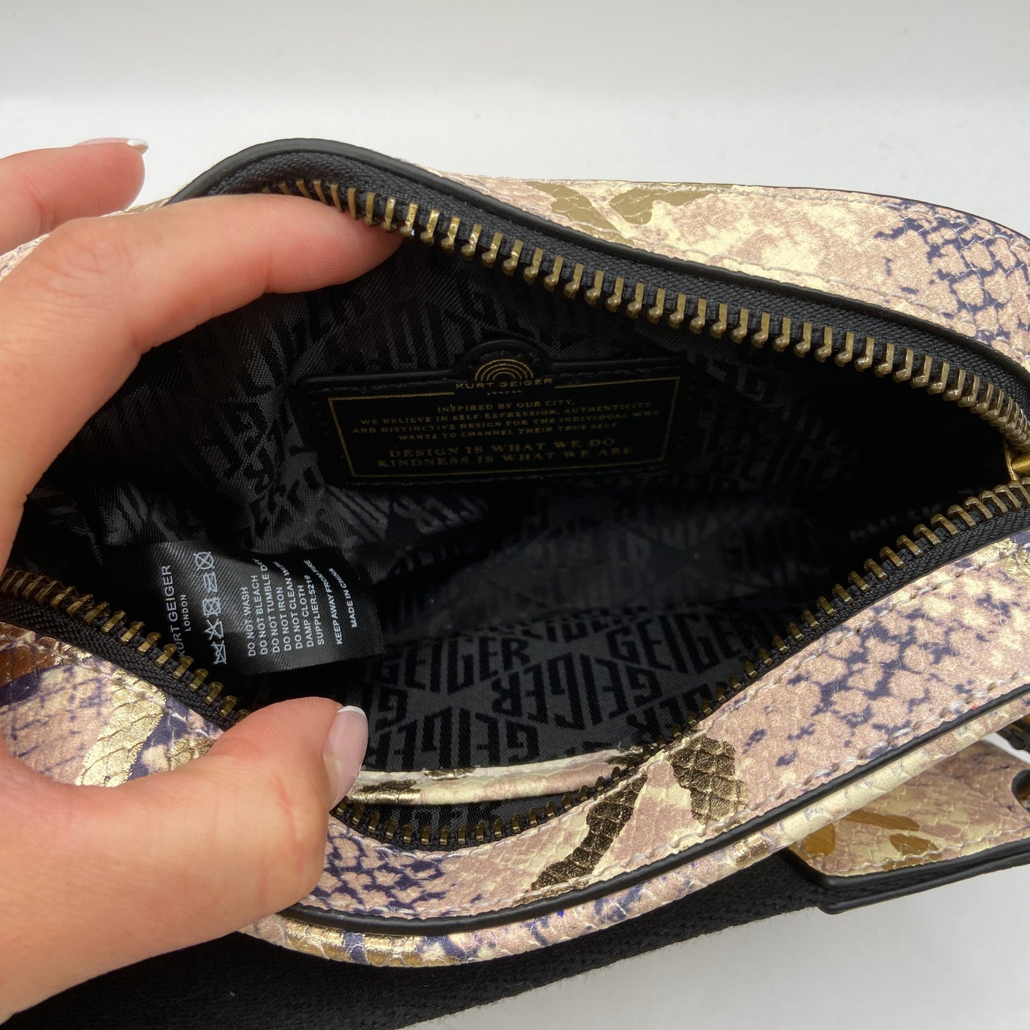 Crossbody Leather By Kurt Geiger London, Size: Medium