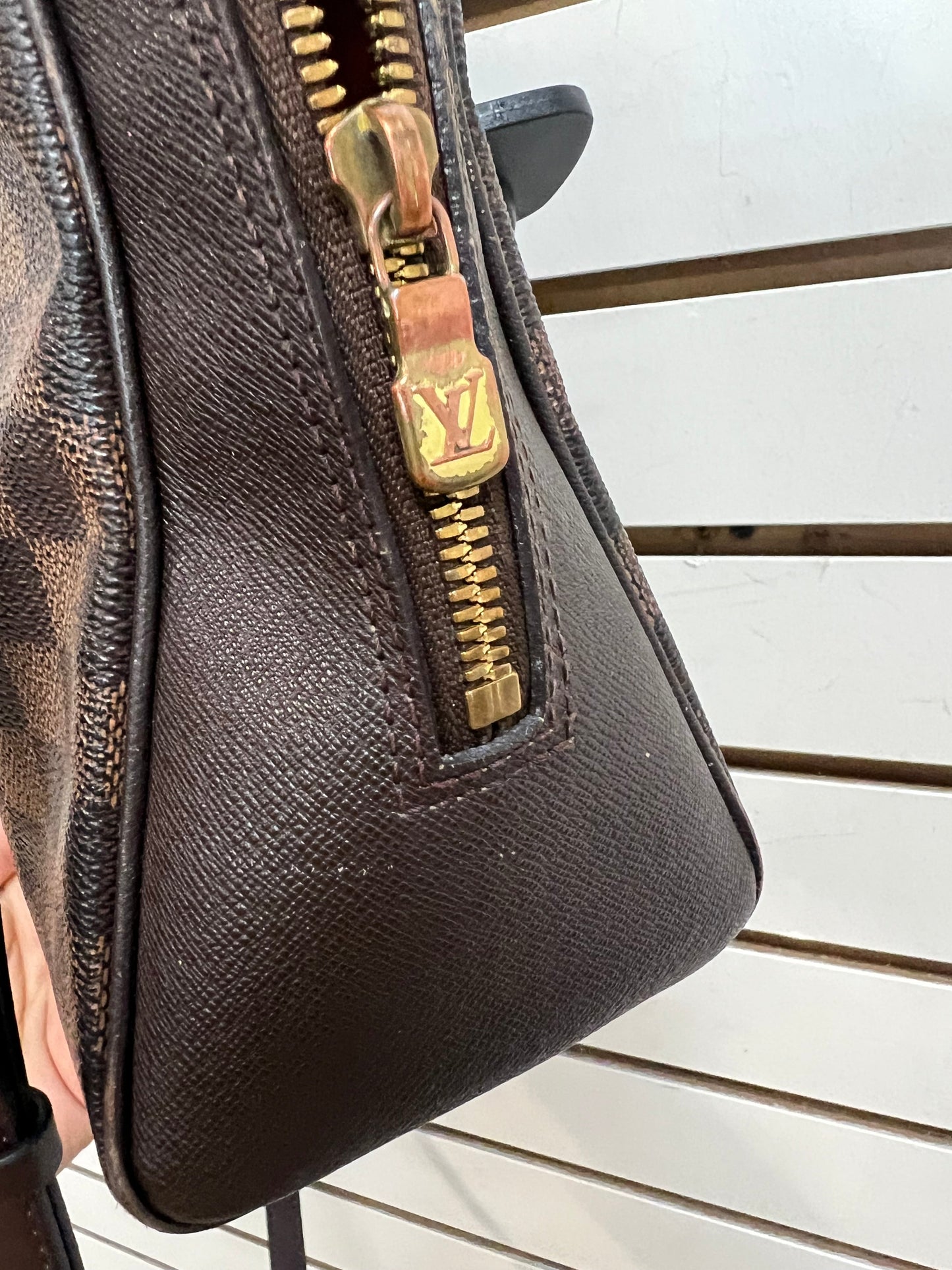 Handbag Luxury Designer By Louis Vuitton, Size: Medium