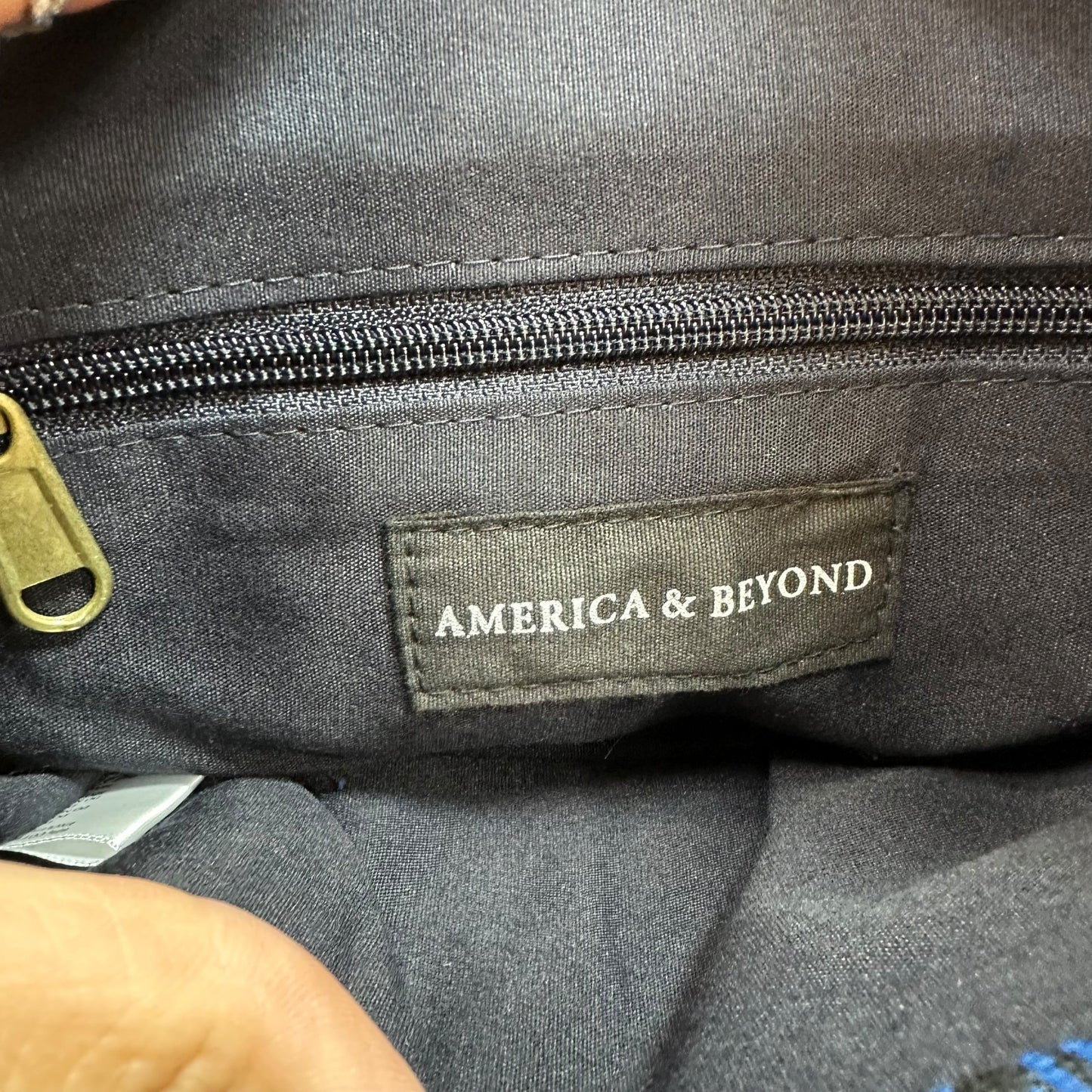 Handbag By AMERICA & BEYOND, Size: Large