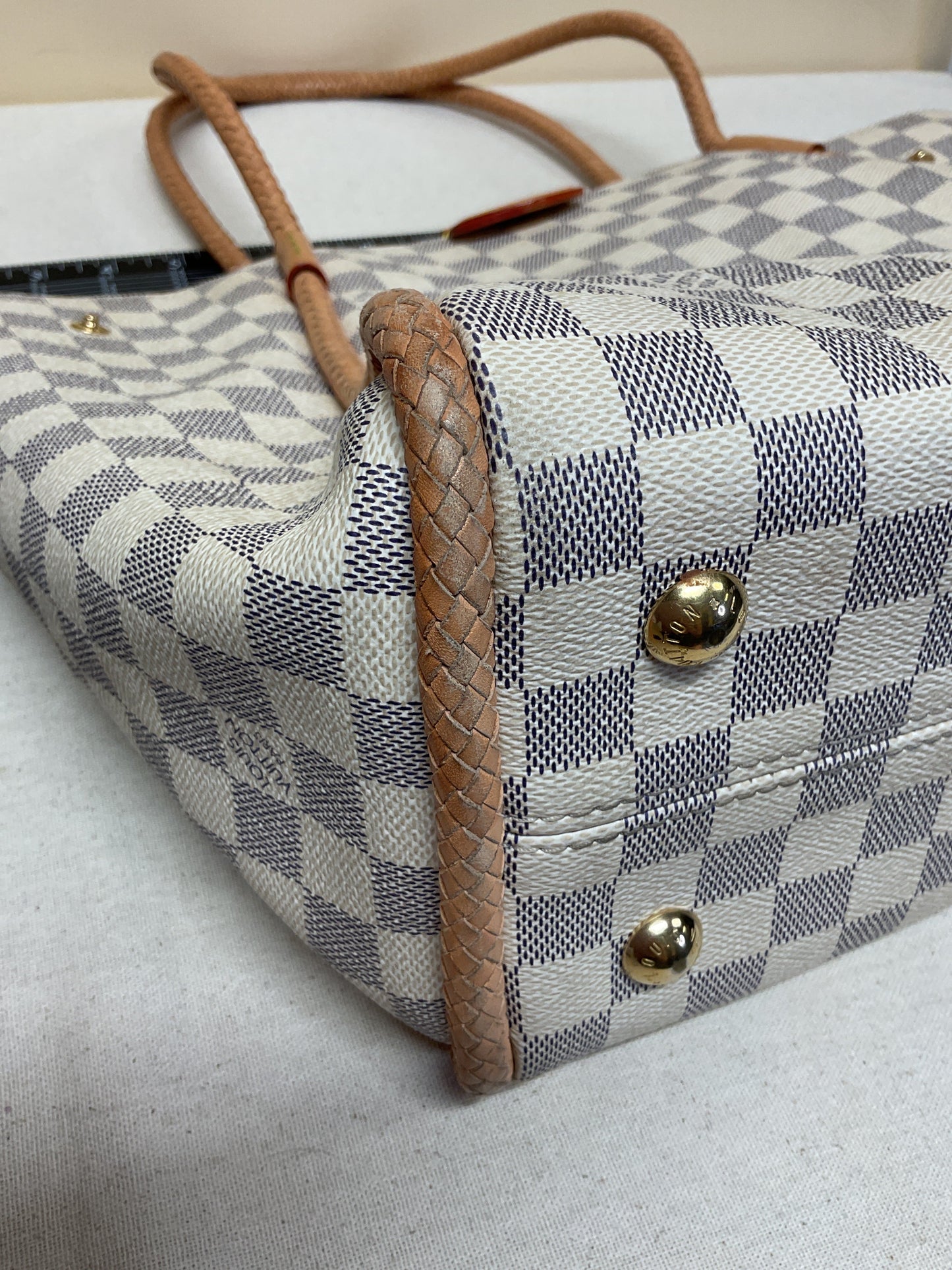 Handbag Luxury Designer By Louis Vuitton In Grey & White, Size:Medium