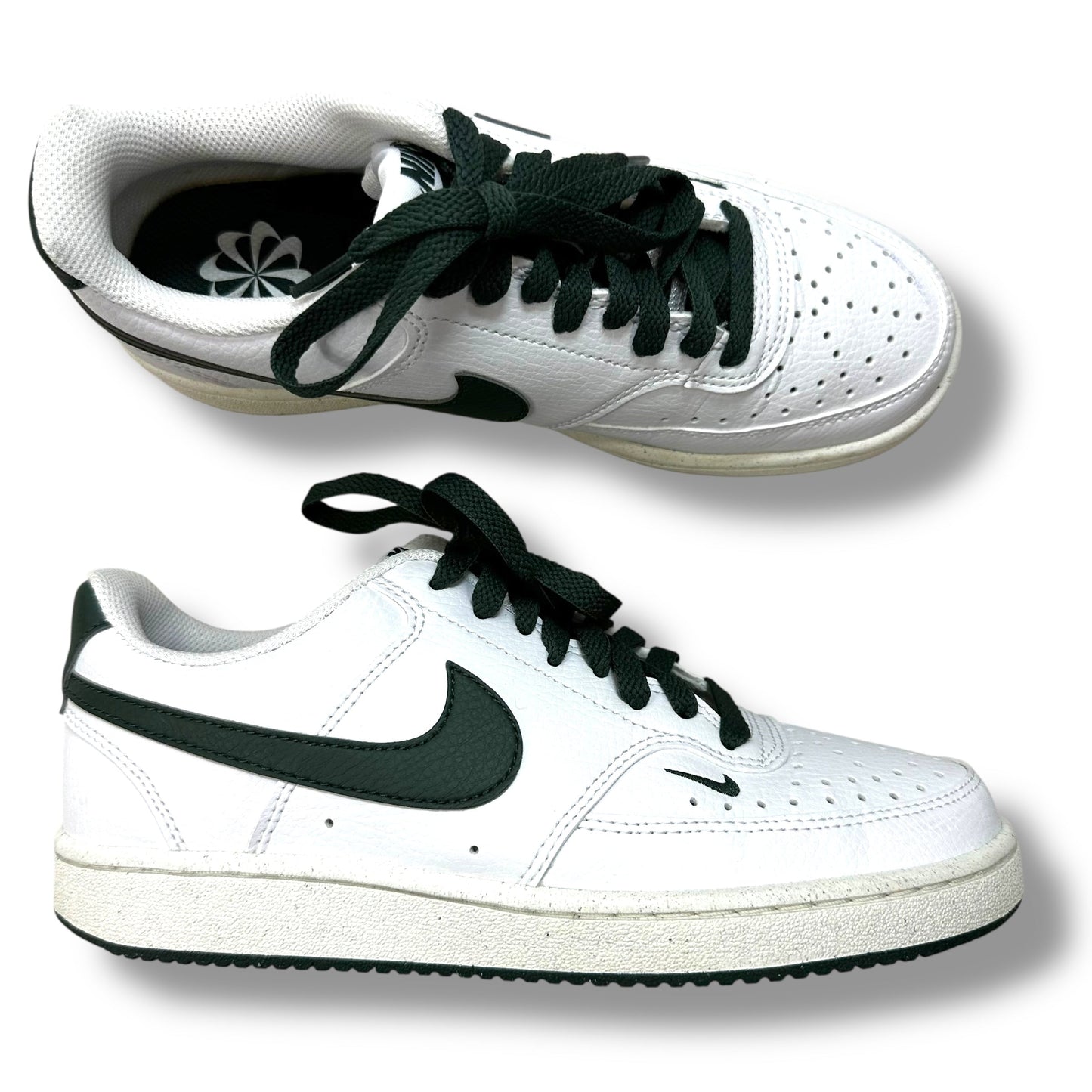Shoes Sneakers By Nike In White, Size: 6.5