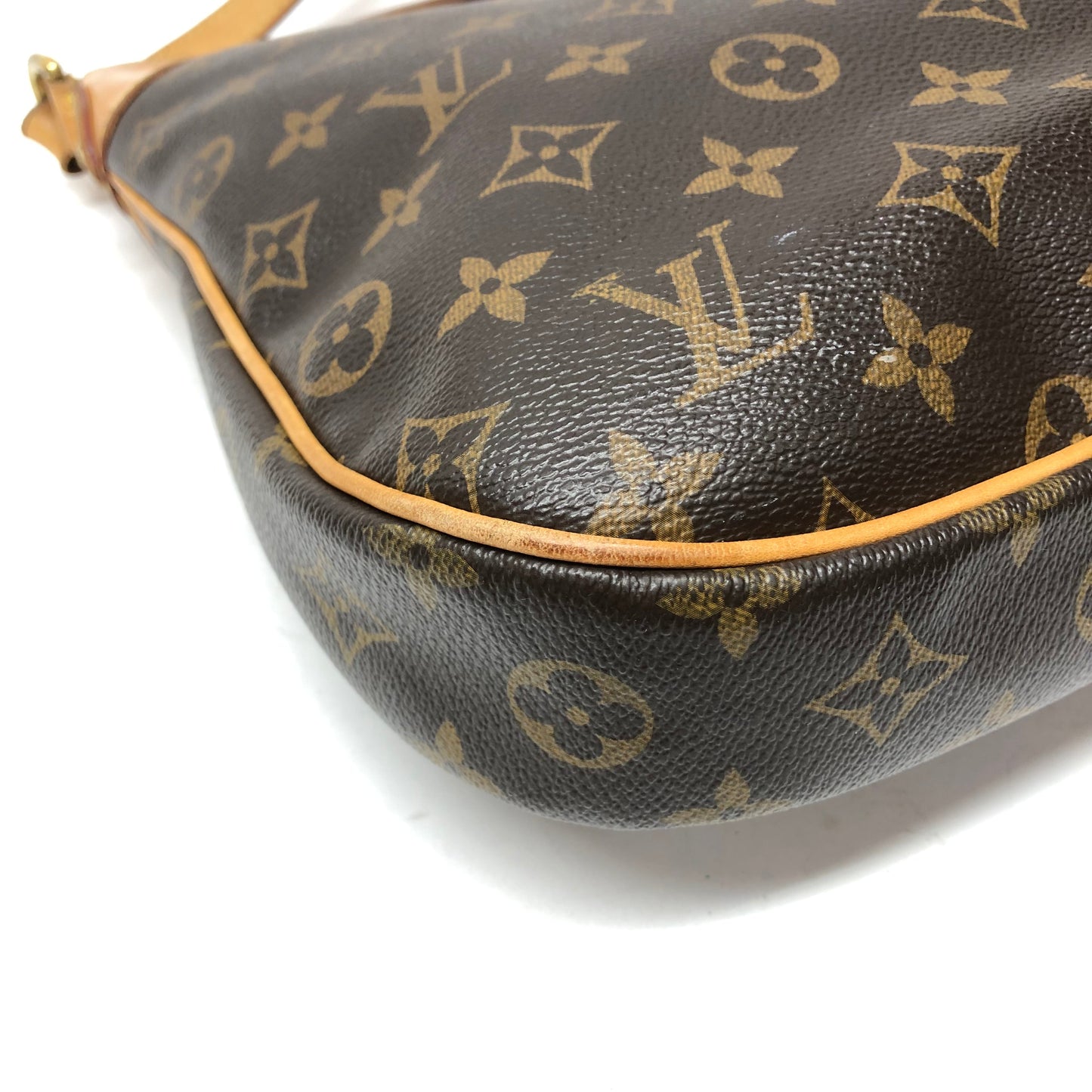 Crossbody Luxury Designer By Louis Vuitton, Size: Medium