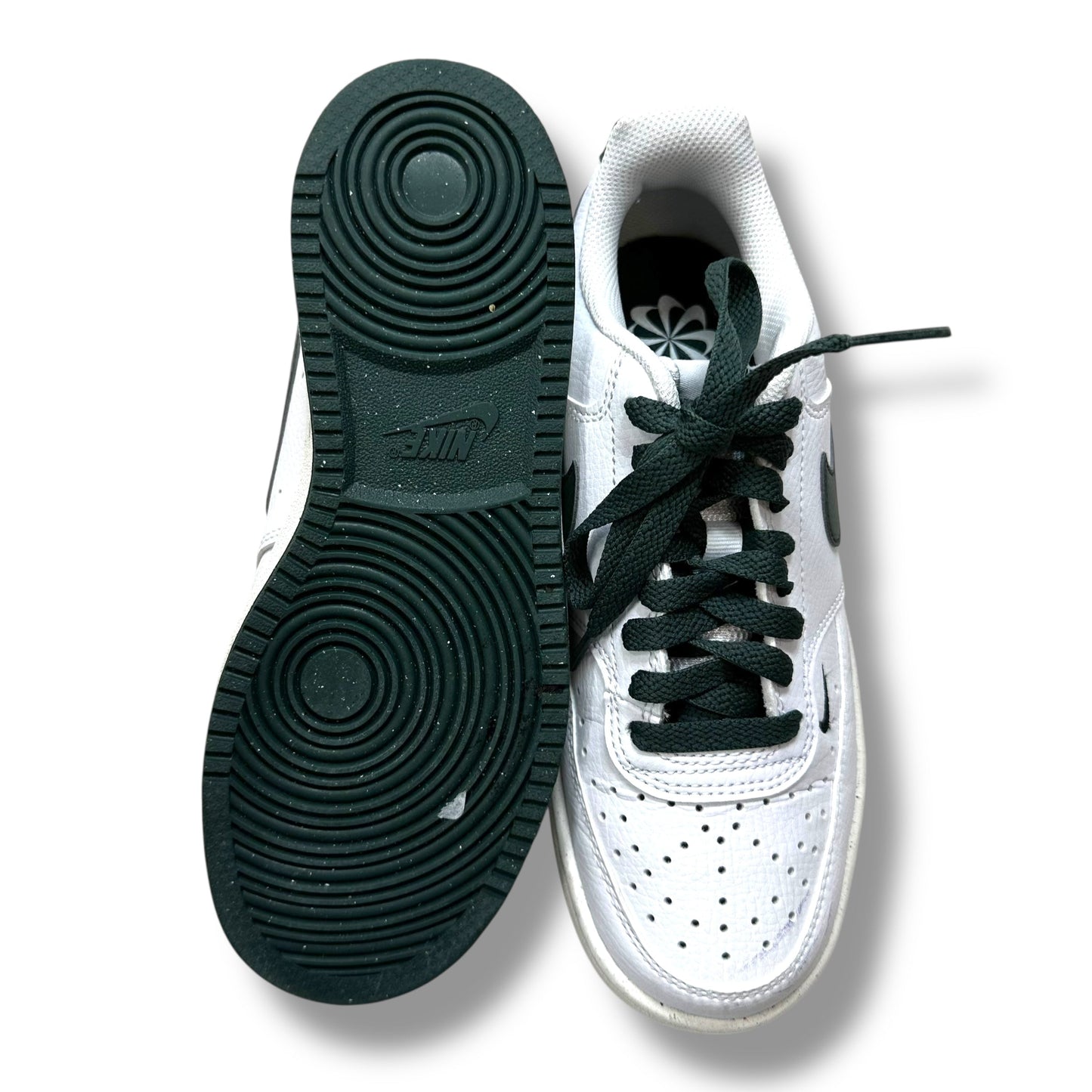 Shoes Sneakers By Nike In White, Size: 6.5