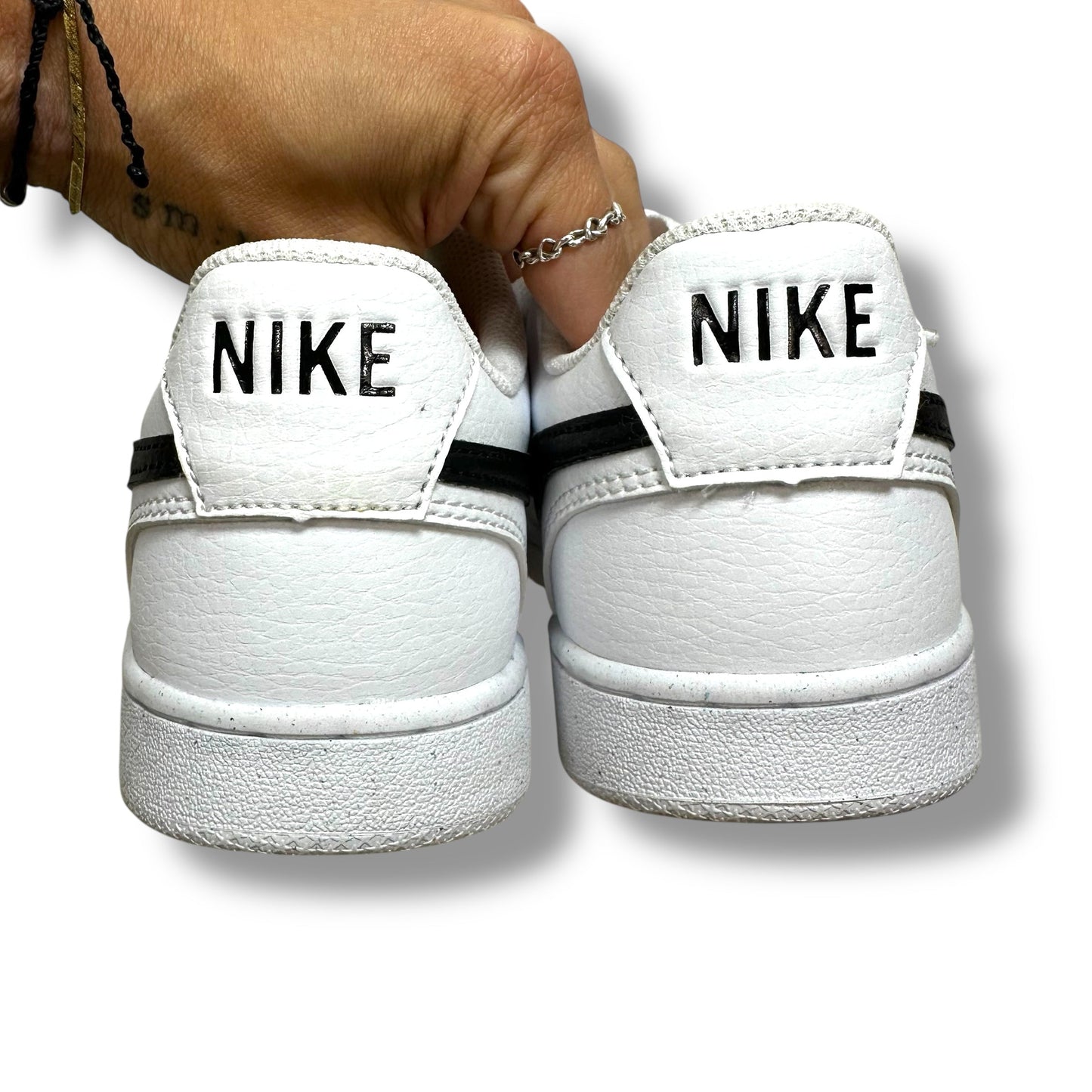 Shoes Sneakers By Nike In White, Size: 8