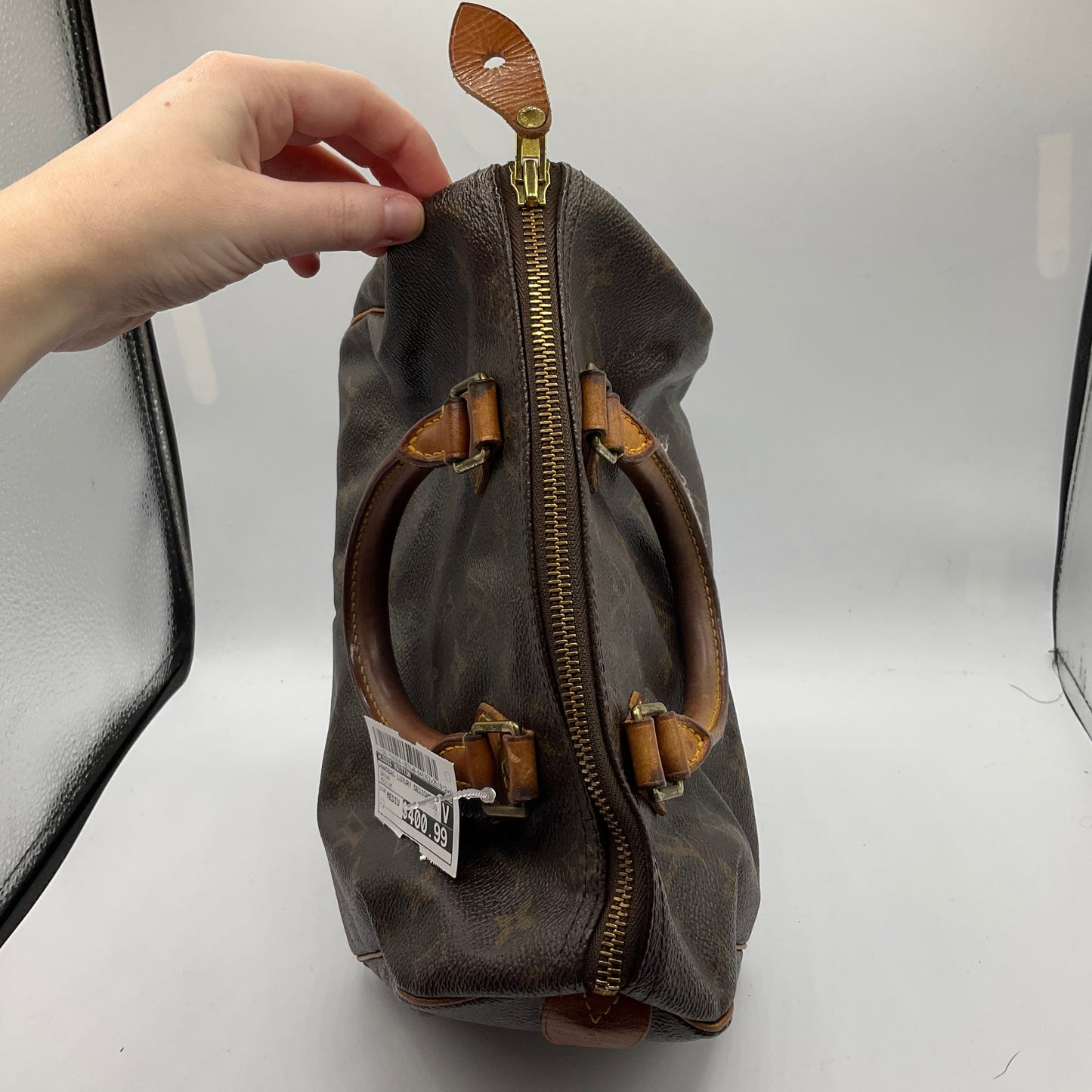 Handbag Luxury Designer By Louis Vuitton, Size: Medium