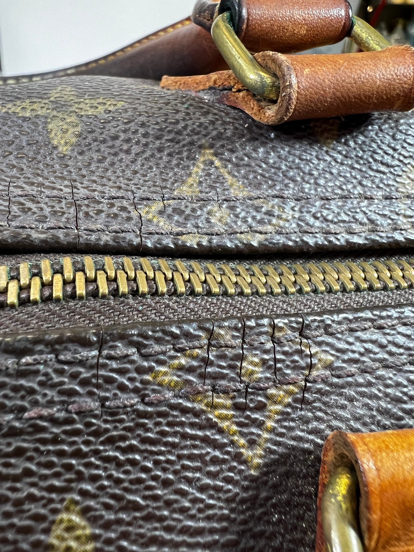 Handbag Luxury Designer By Louis Vuitton, Size: Large