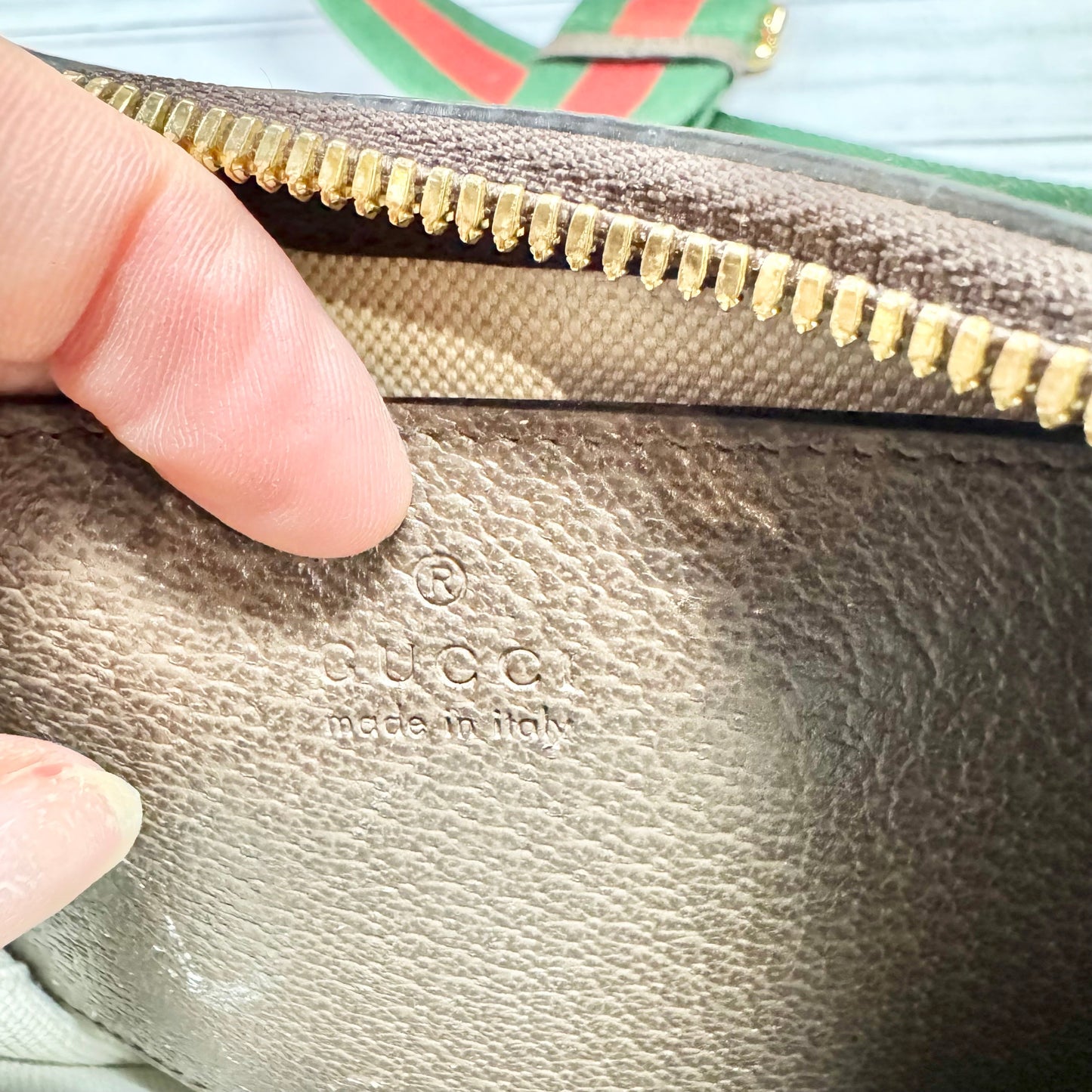 Crossbody Luxury Designer By Gucci, Size: Small