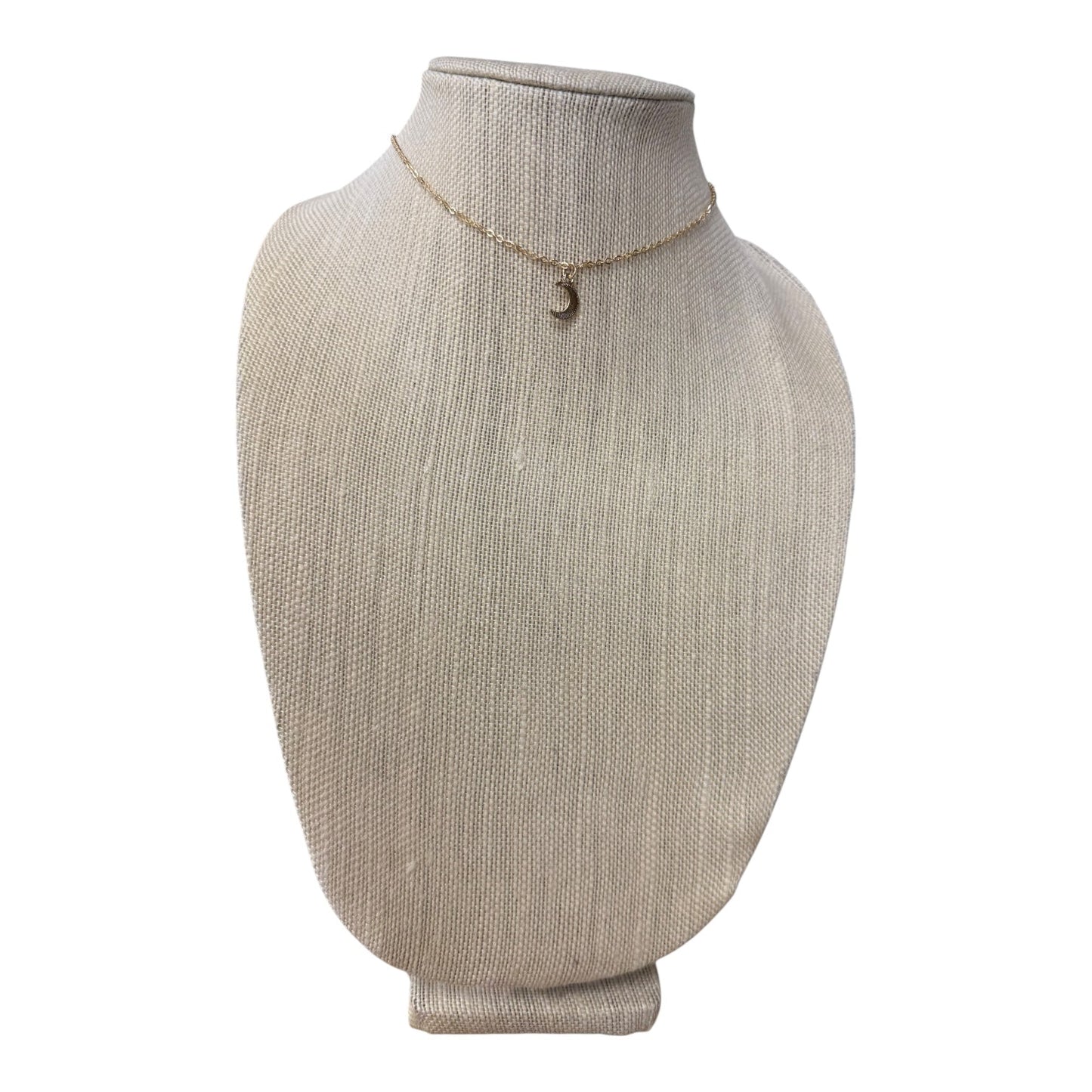 Necklace Charm By Clothes Mentor In Gold